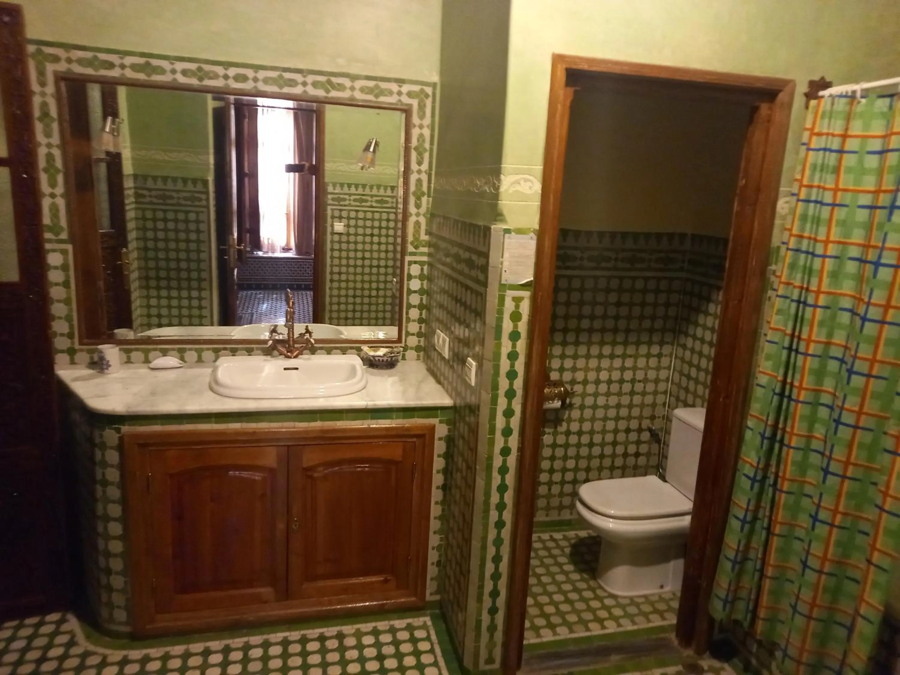 Shower in Riad Jaouhara