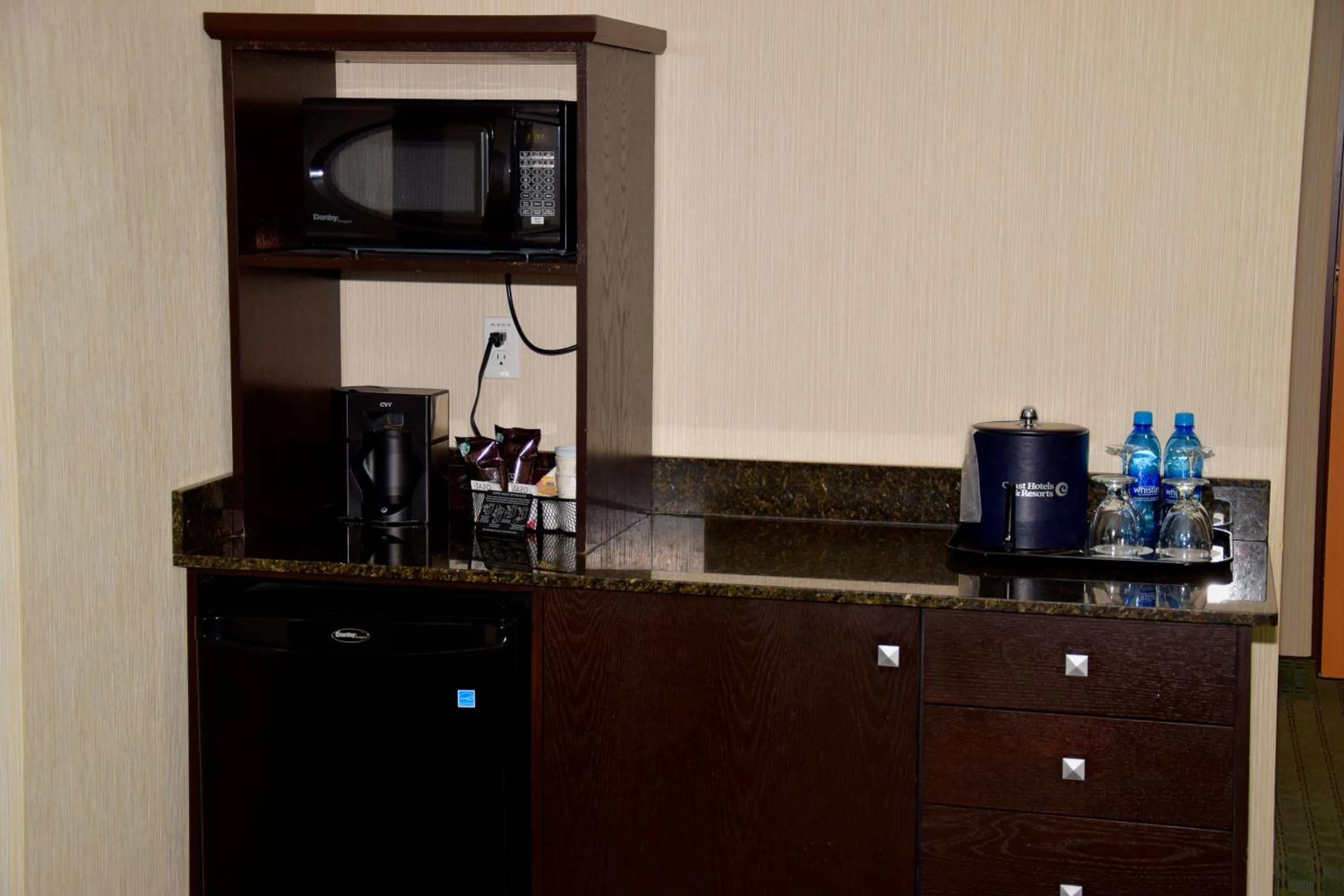 Coffee/tea facilities in Coast Lethbridge Hotel & Conference Centre