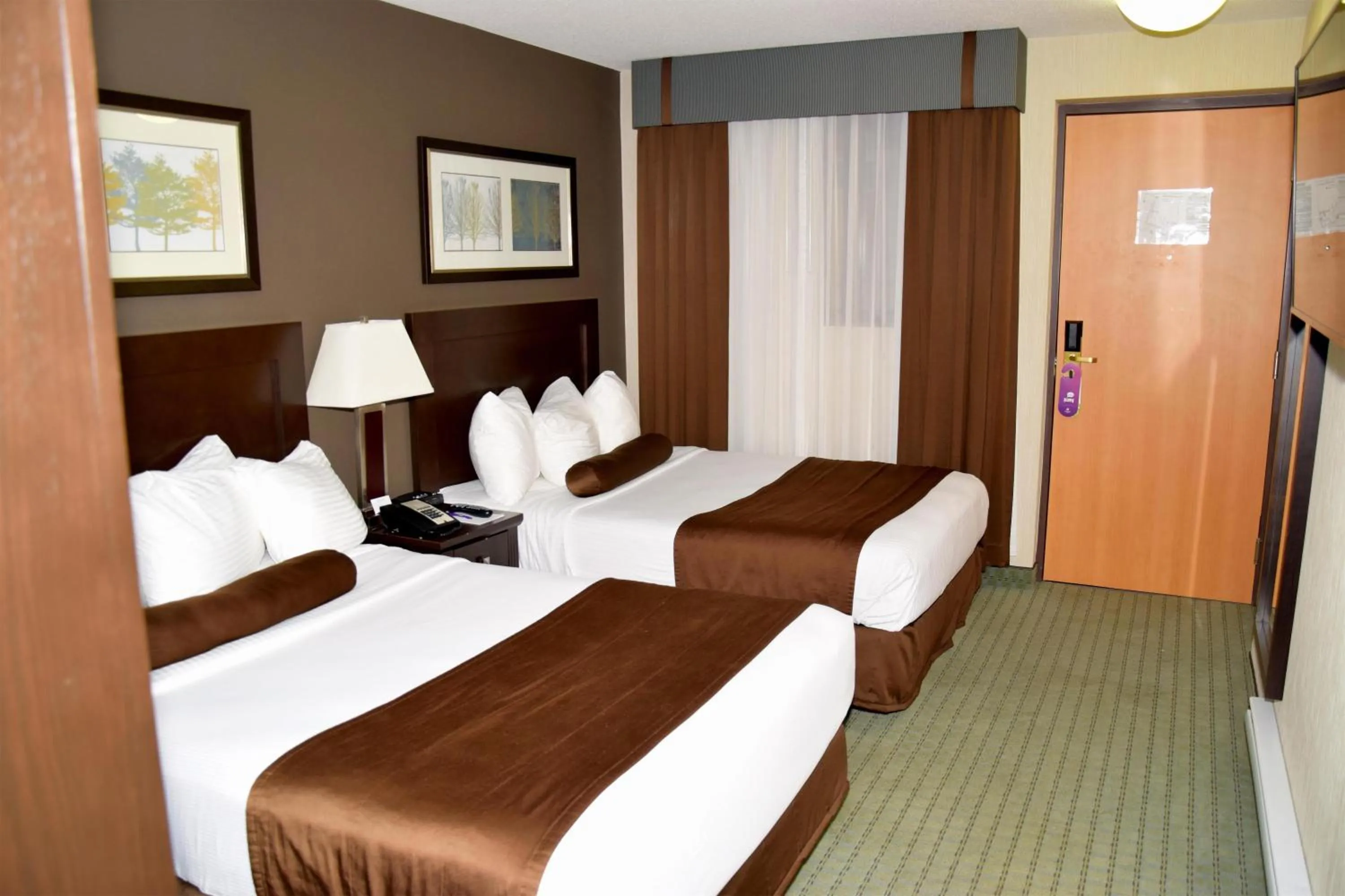 Bedroom, Bed in Coast Lethbridge Hotel & Conference Centre