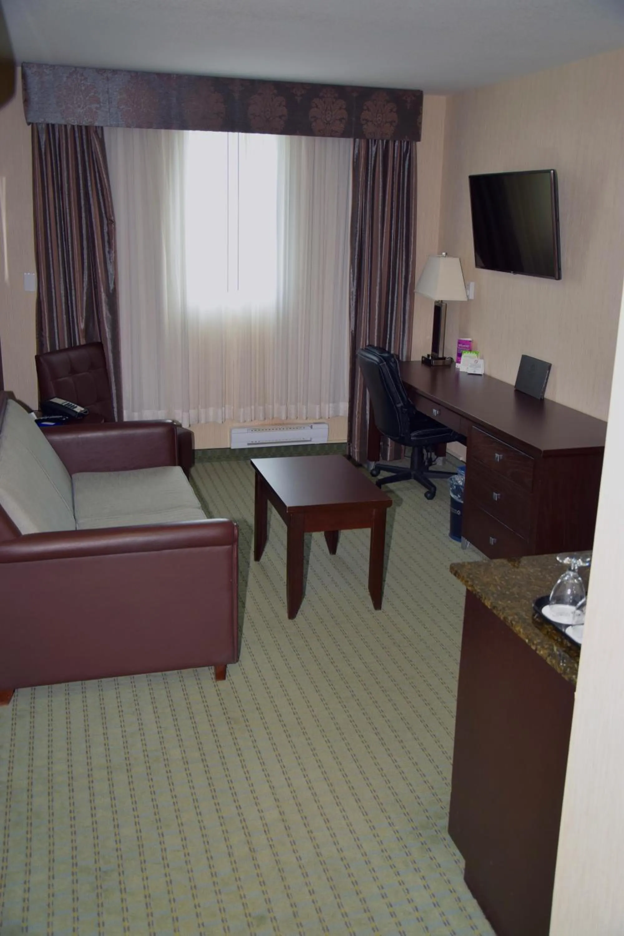 Living room, Bed in Coast Lethbridge Hotel & Conference Centre
