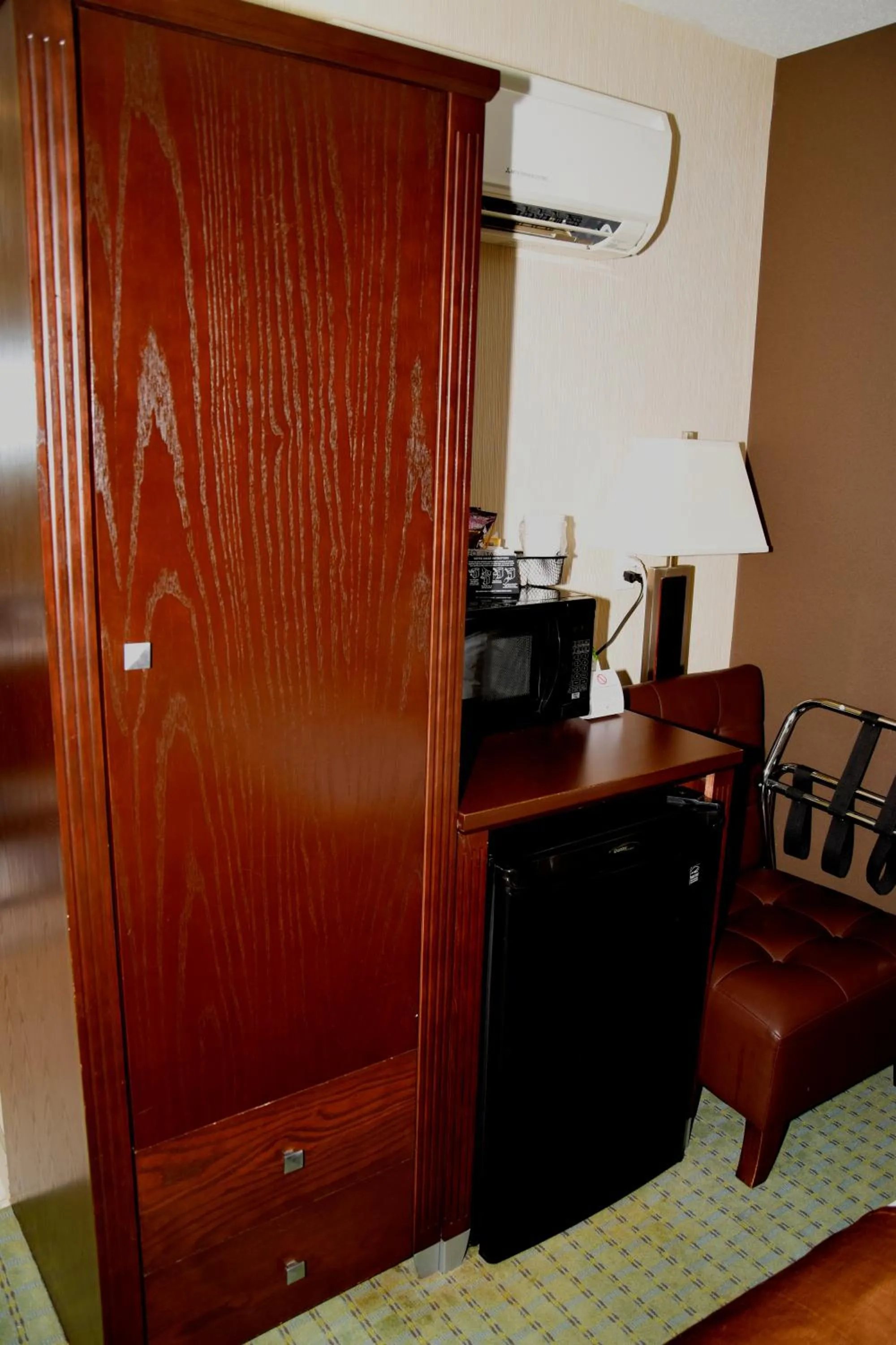 Coffee/tea facilities in Coast Lethbridge Hotel & Conference Centre