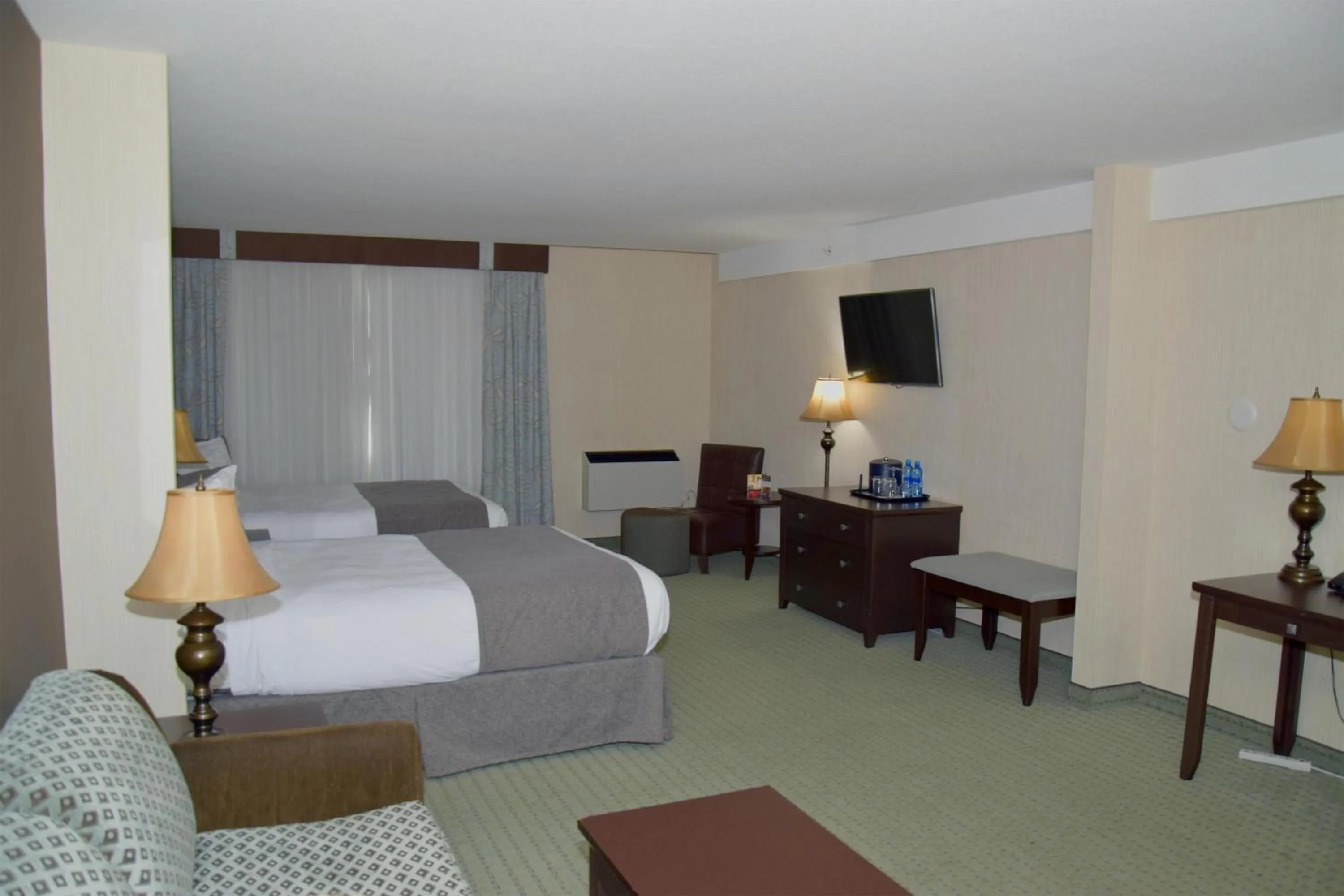 Bedroom, Bed in Coast Lethbridge Hotel & Conference Centre