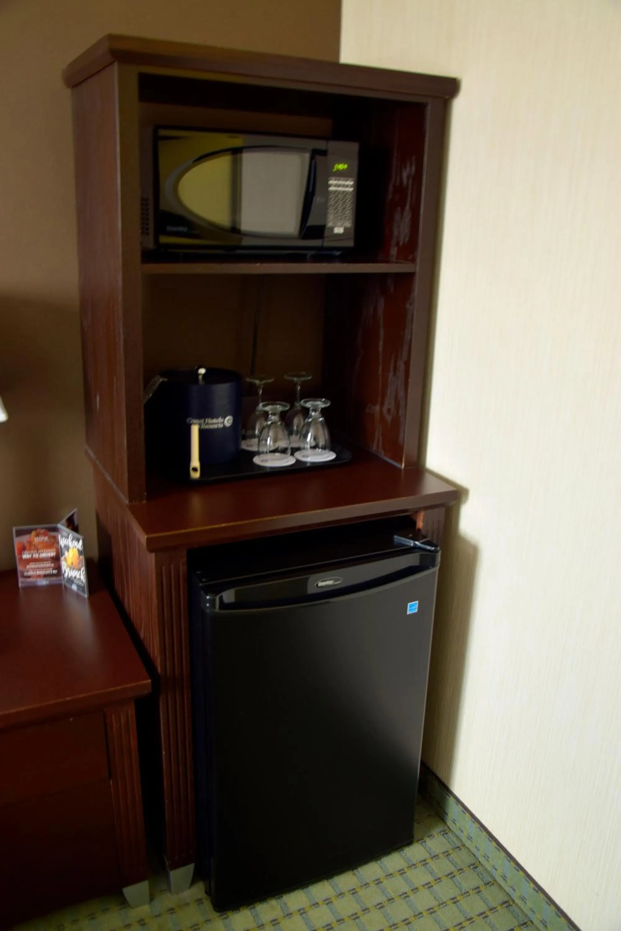 Coffee/tea facilities in Coast Lethbridge Hotel & Conference Centre