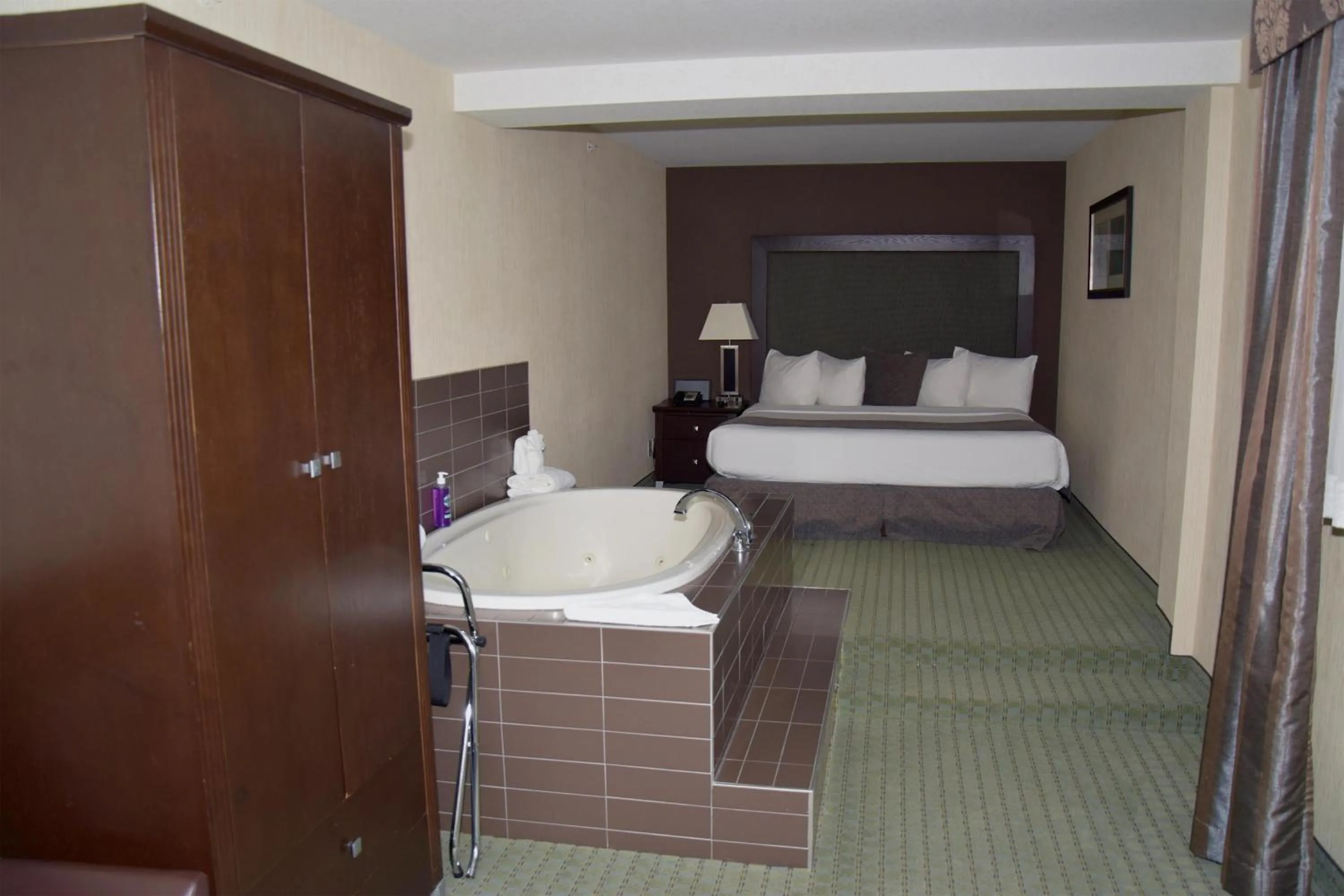 Other, Bed in Coast Lethbridge Hotel & Conference Centre