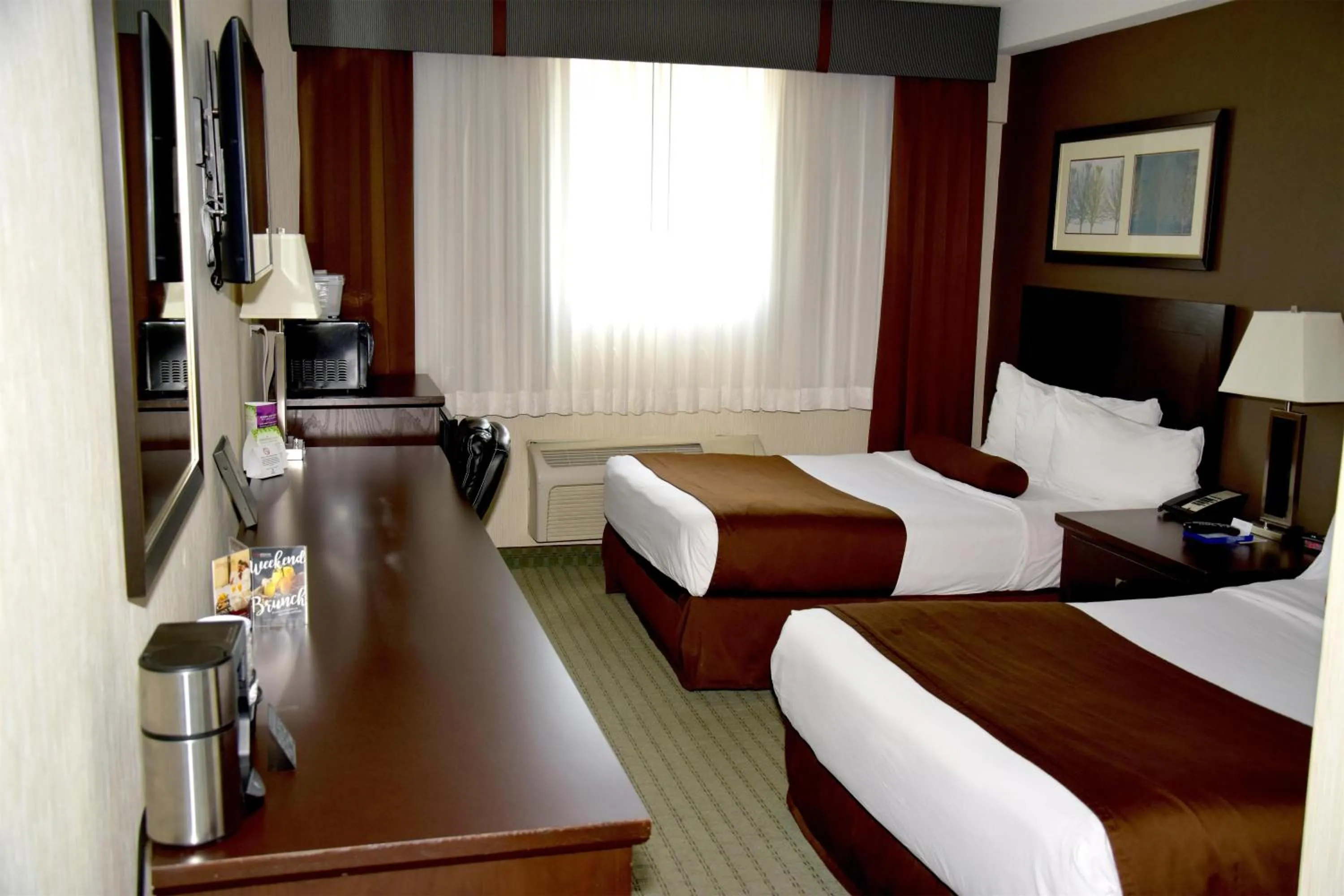 Bedroom, Bed in Coast Lethbridge Hotel & Conference Centre