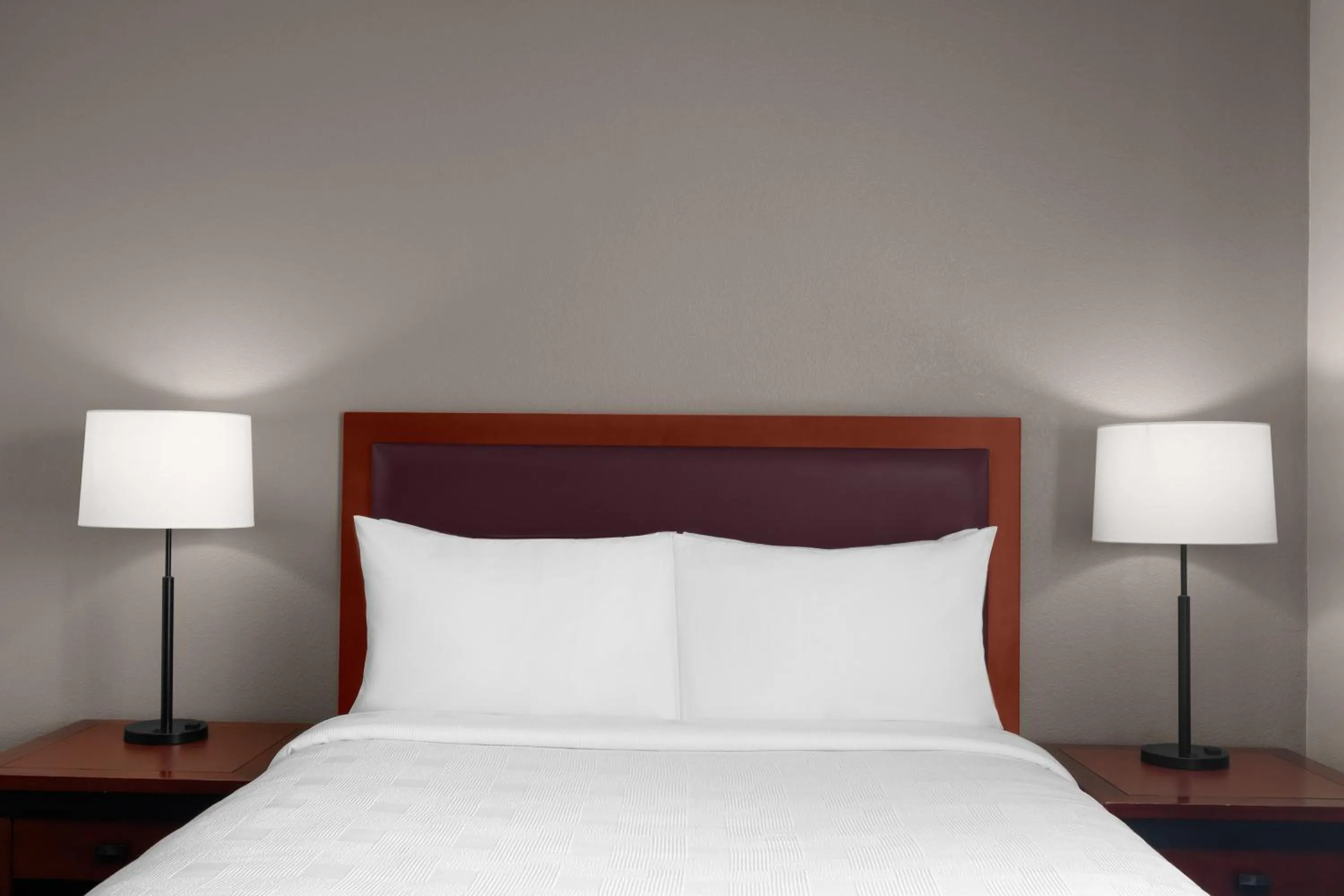 Bed in Larkspur Landing Extended Stay Suites Folsom