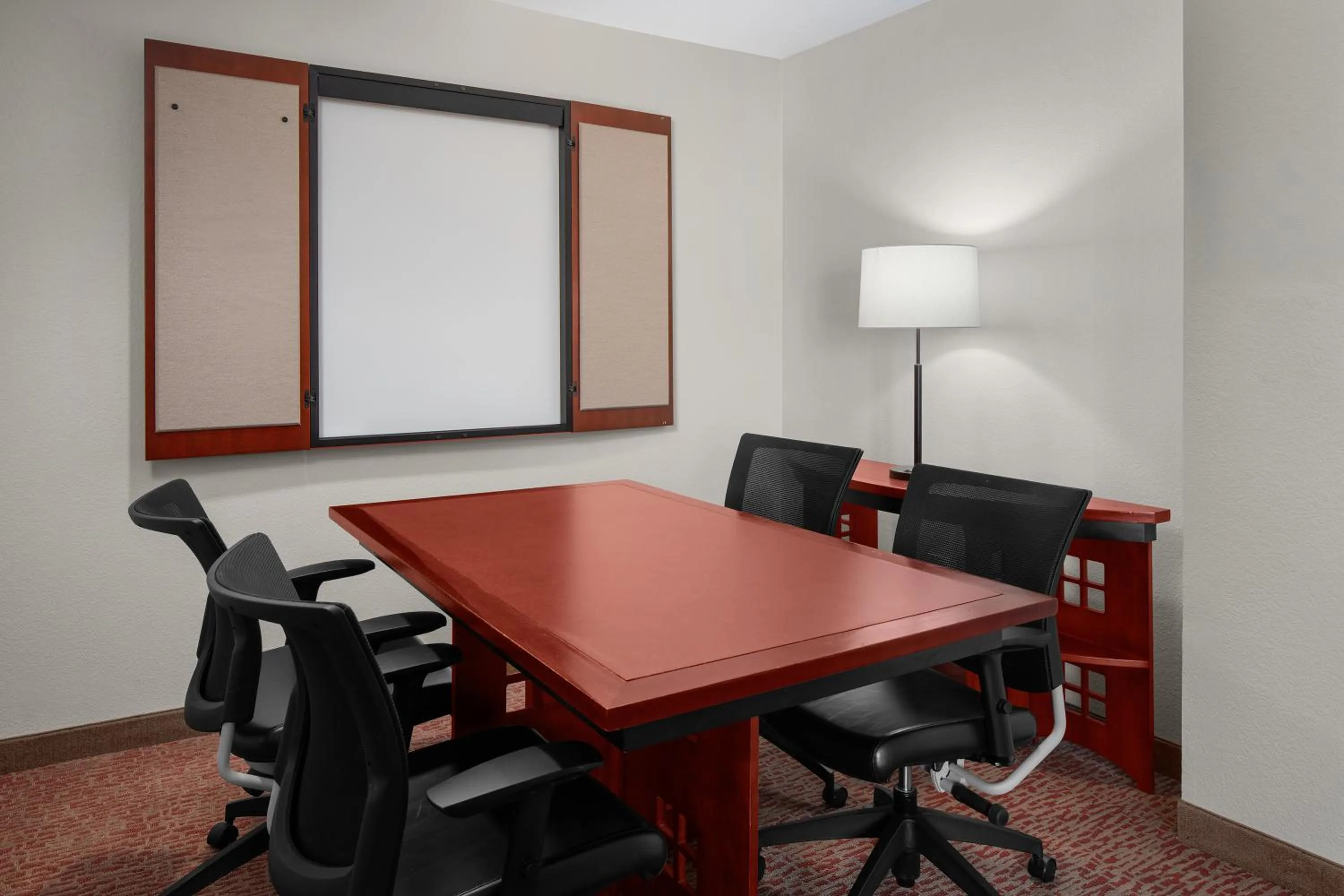 Living room in Larkspur Landing Extended Stay Suites Sunnyvale
