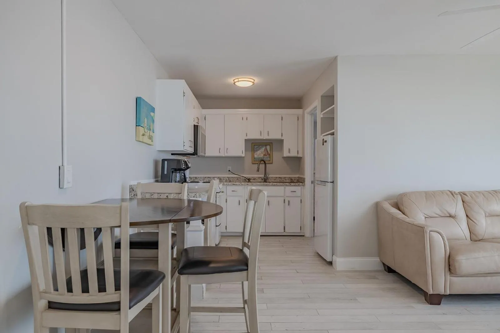 Kitchen or kitchenette in Coastal Waters