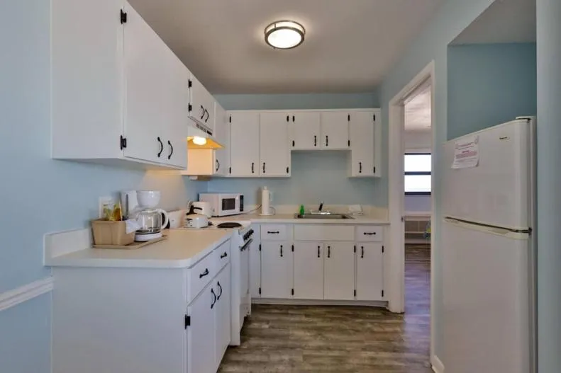 Kitchen or kitchenette in Coastal Waters
