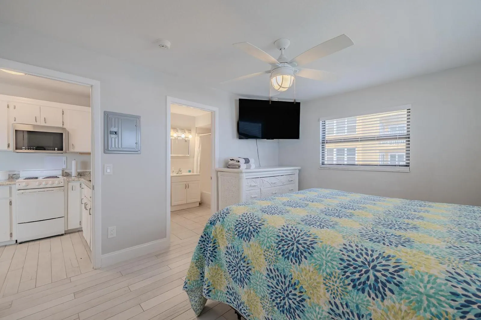 TV and multimedia, Bed in Coastal Waters