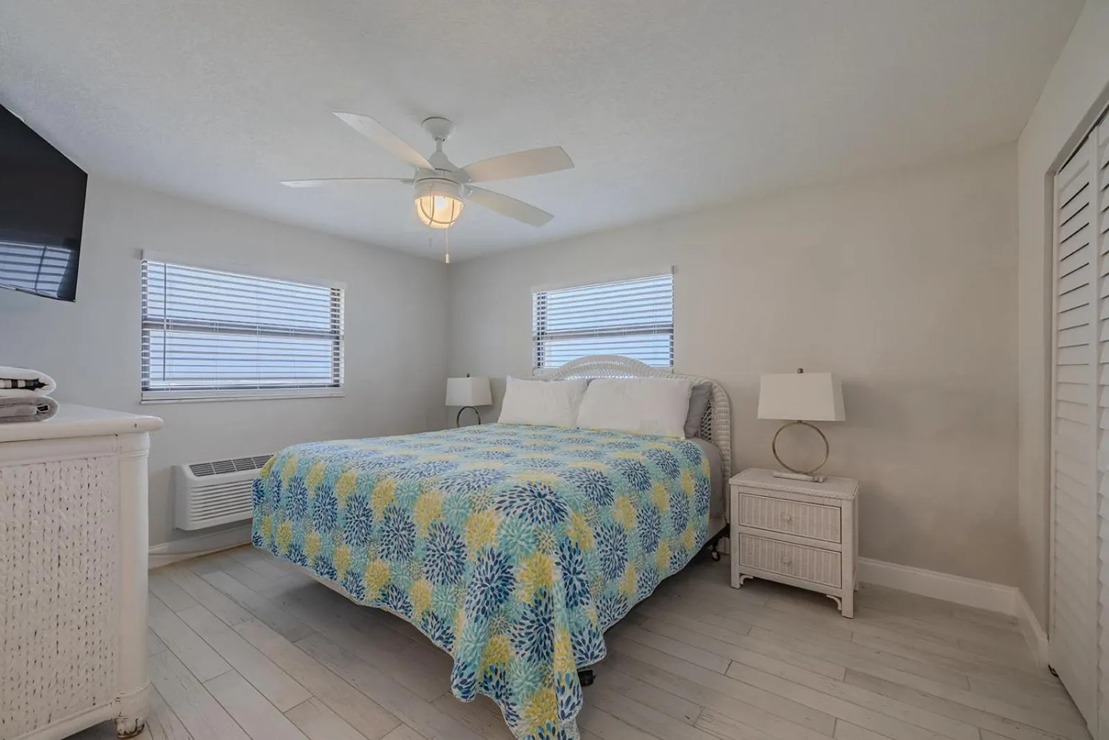 Bedroom, Bed in Coastal Waters