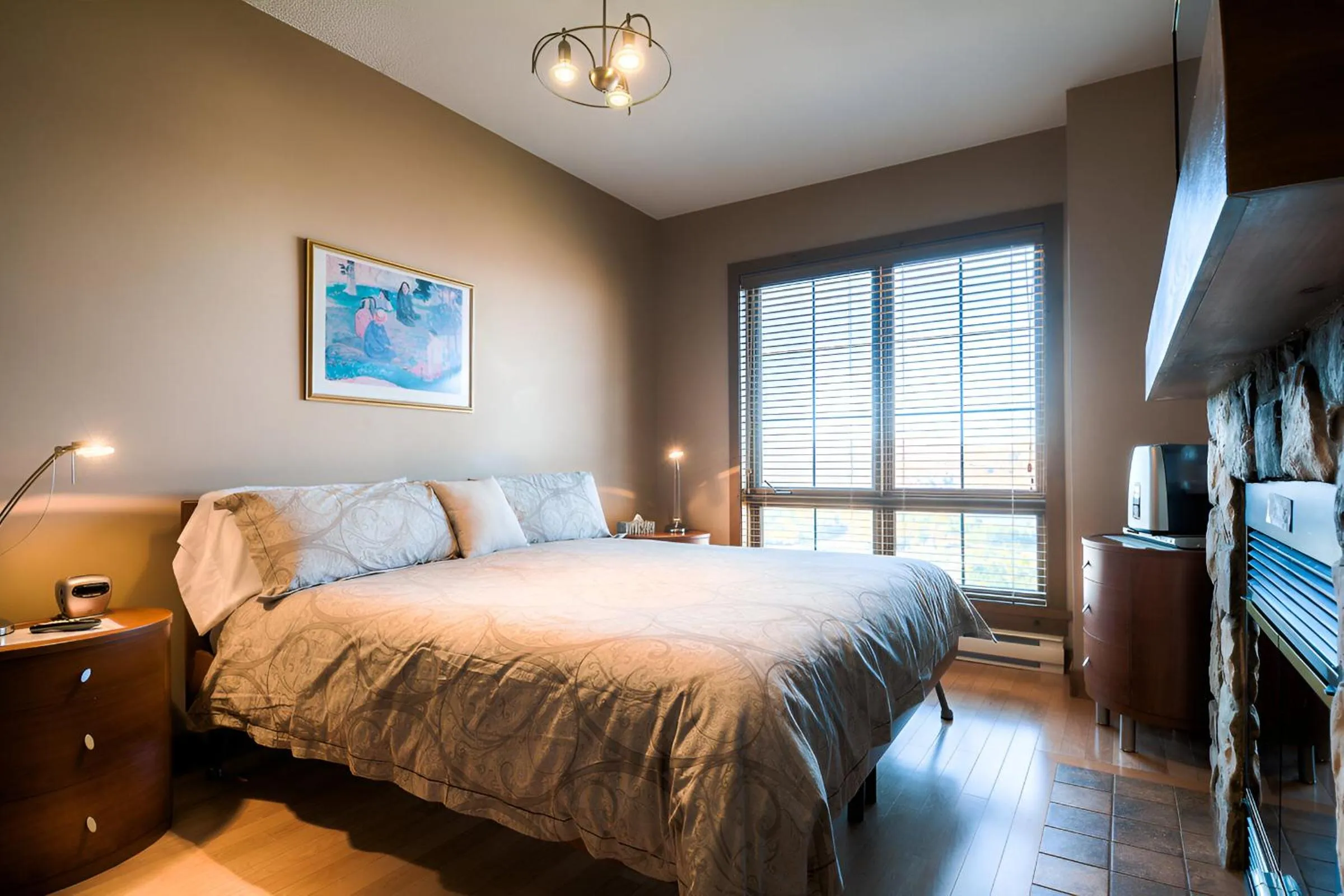 Bed in Luxurious Equinoxe Ski-in/Ski-out