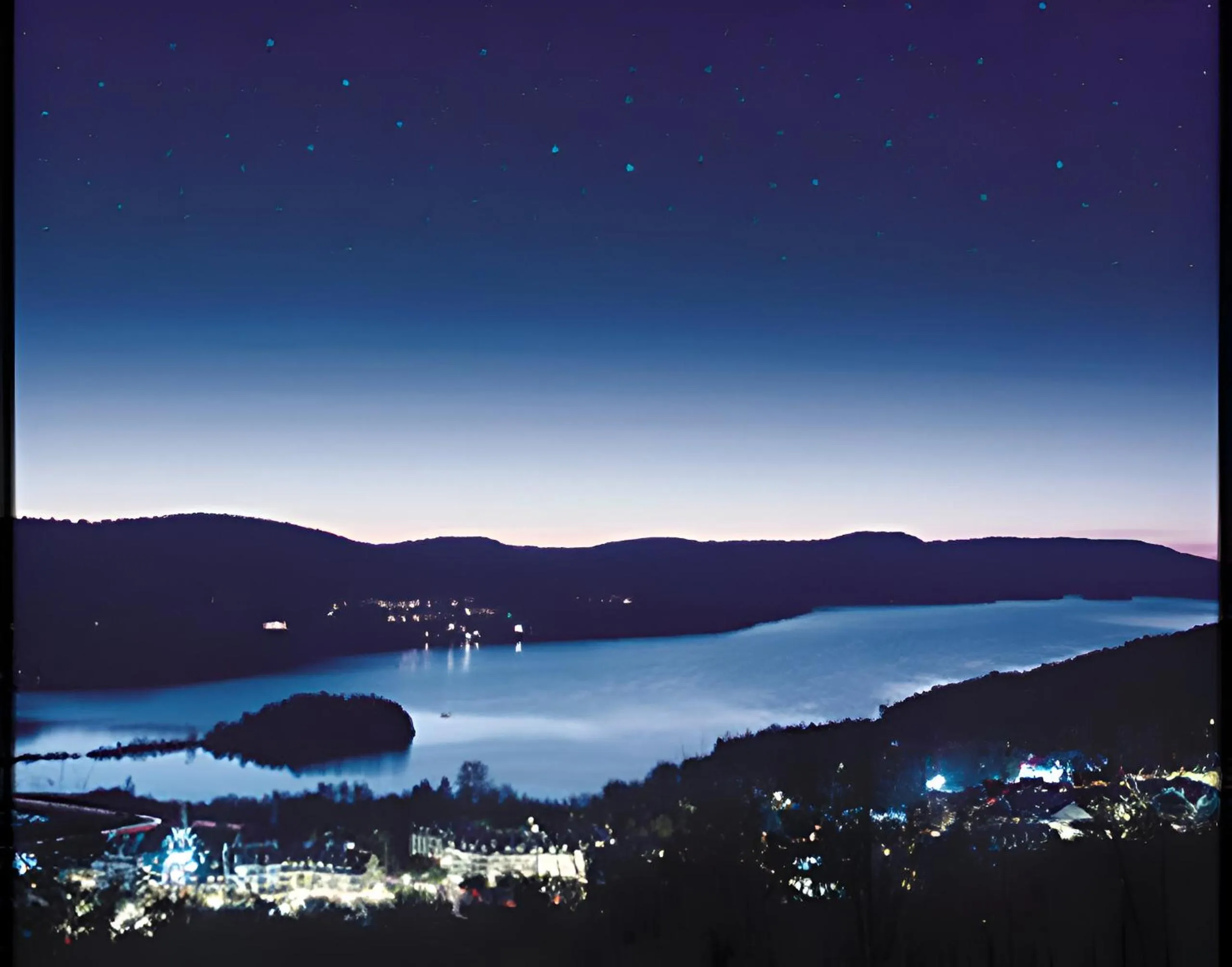 Night in Luxurious Equinoxe Ski-in/Ski-out