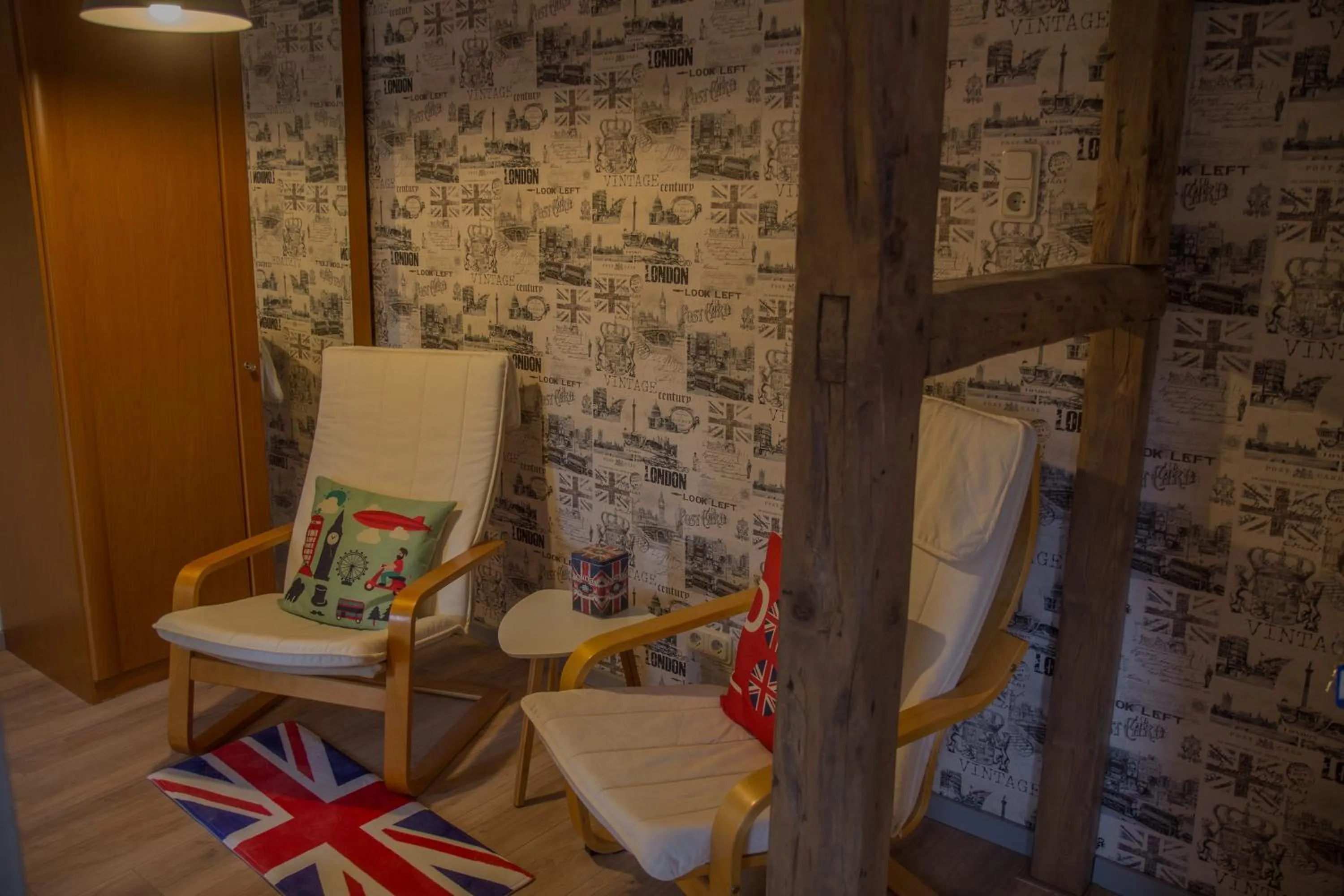 Seating area in Welt Lodge