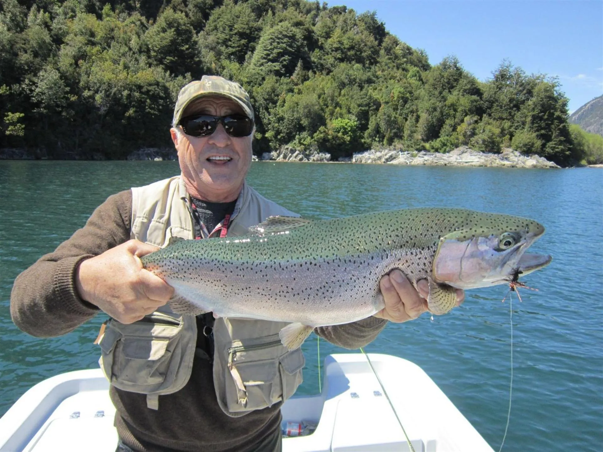 Fishing in Yelcho en la Patagonia