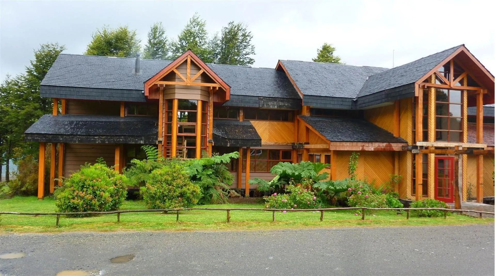 Facade/entrance in Yelcho en la Patagonia