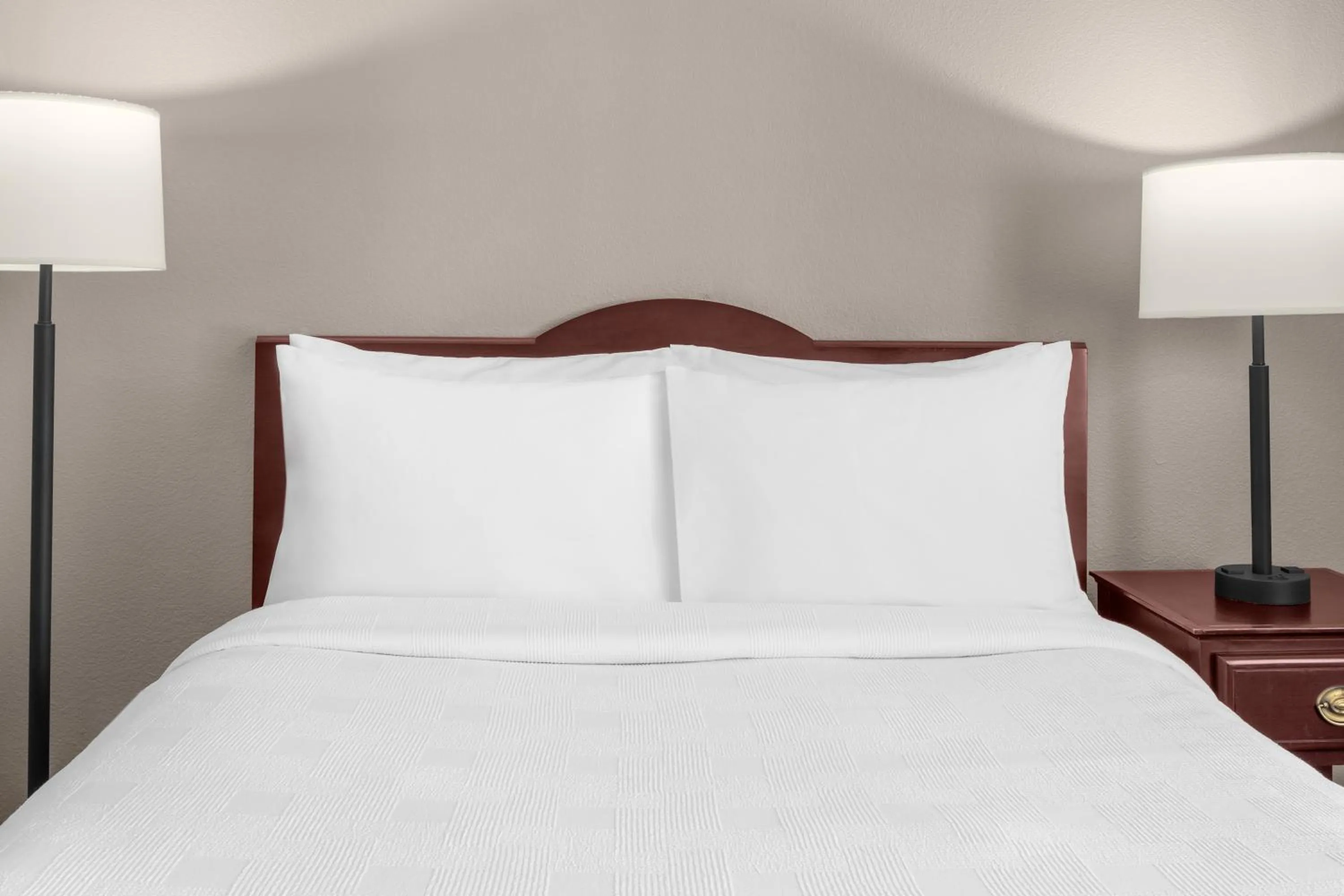 Bed in Larkspur Landing Extended Stay Suites Hillsboro