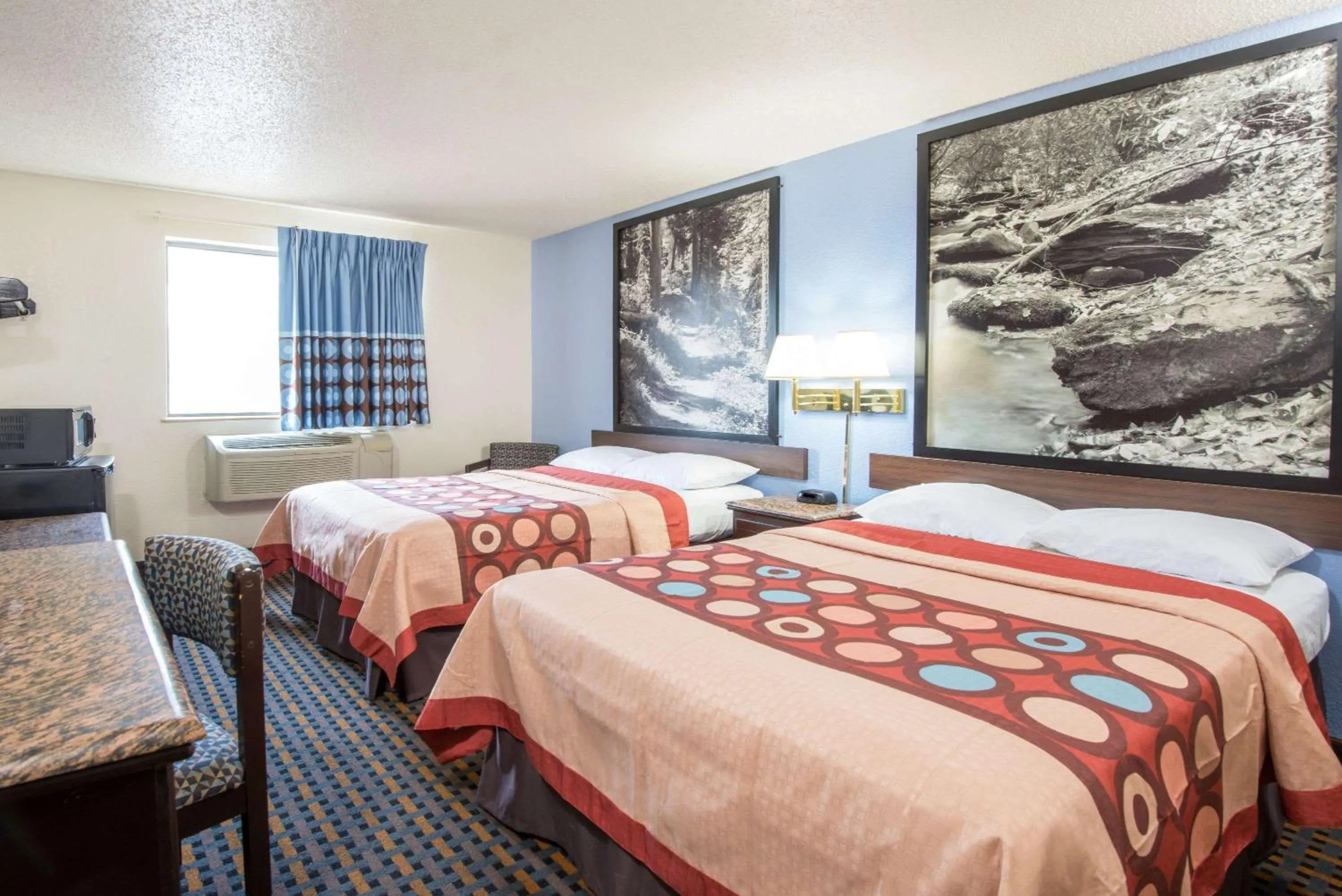 Photo of the whole room, Bed in Super 8 by Wyndham New Castle
