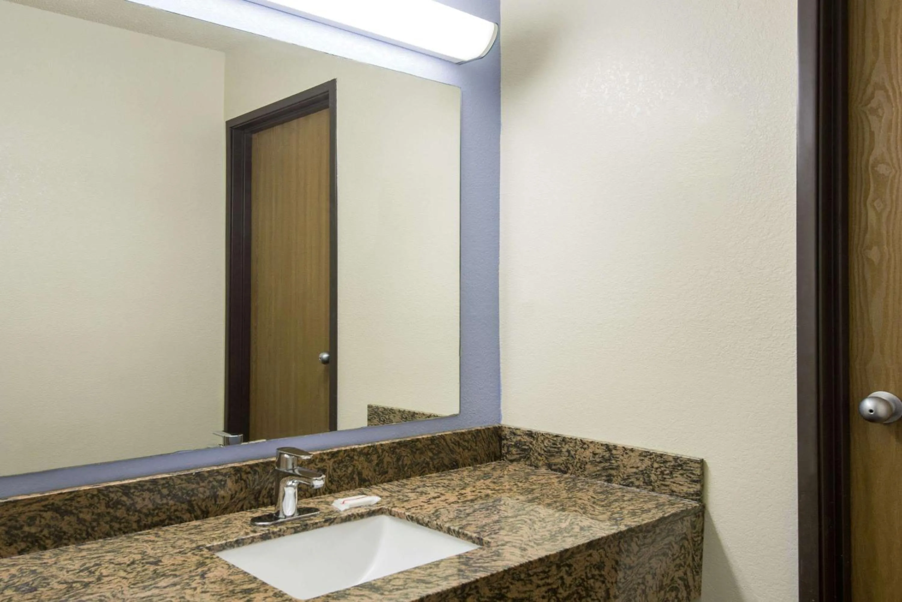 Bathroom in Super 8 by Wyndham New Castle