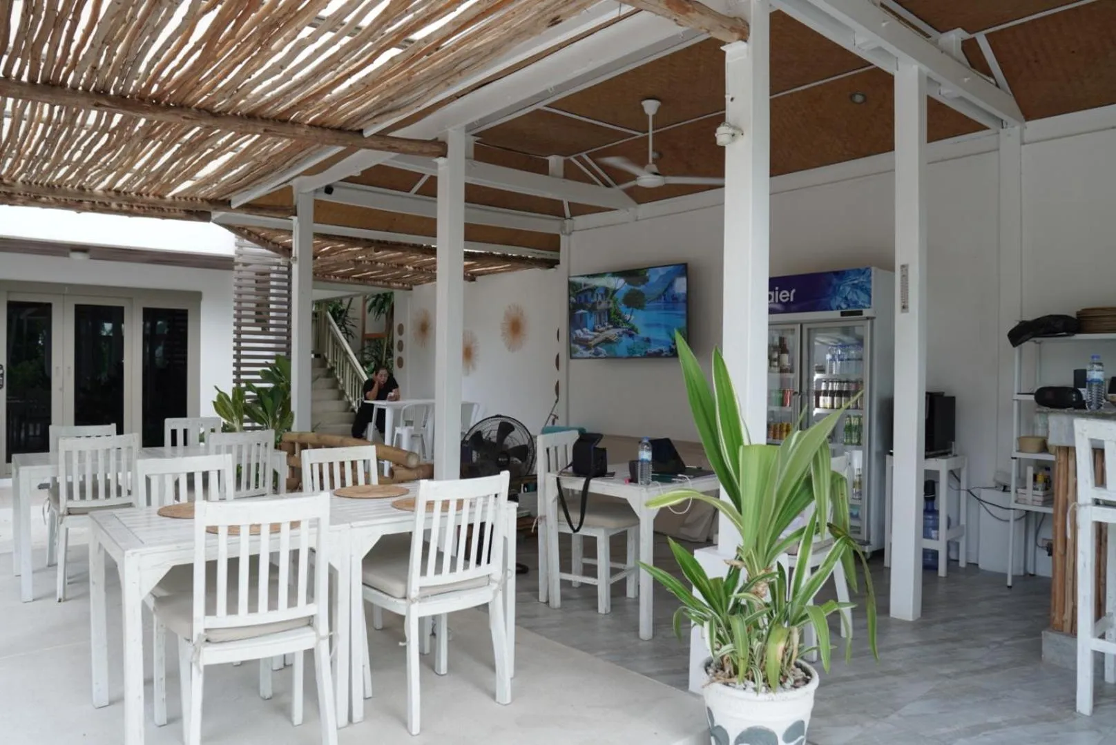 Restaurant/places to eat in Ampha Place Hotel