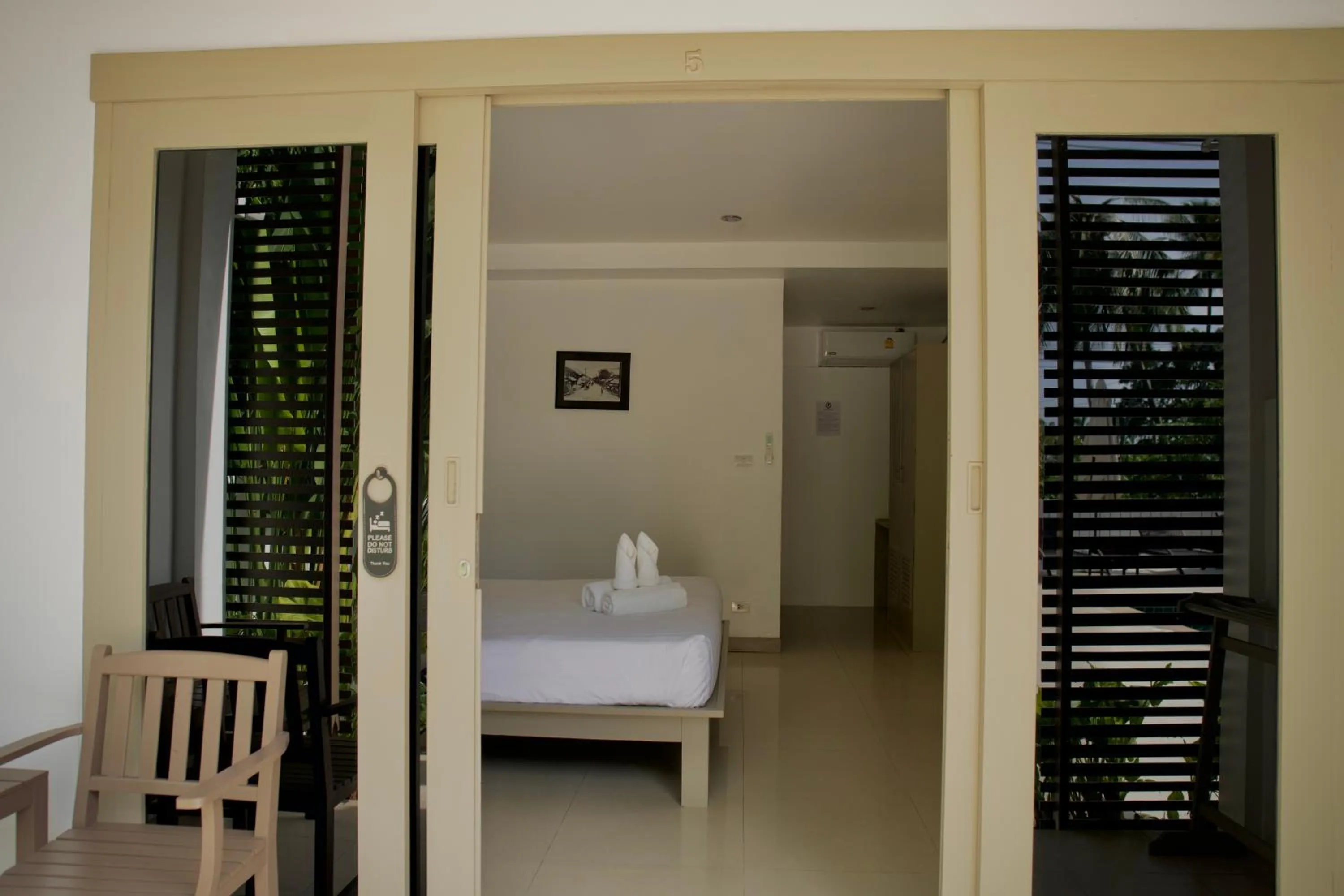 Bed in Ampha Place Hotel