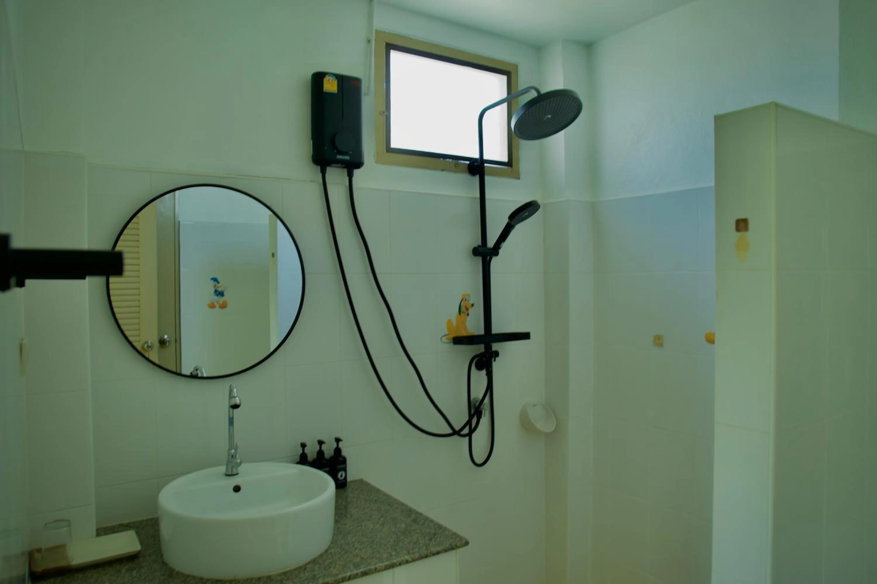 Toilet in Ampha Place Hotel