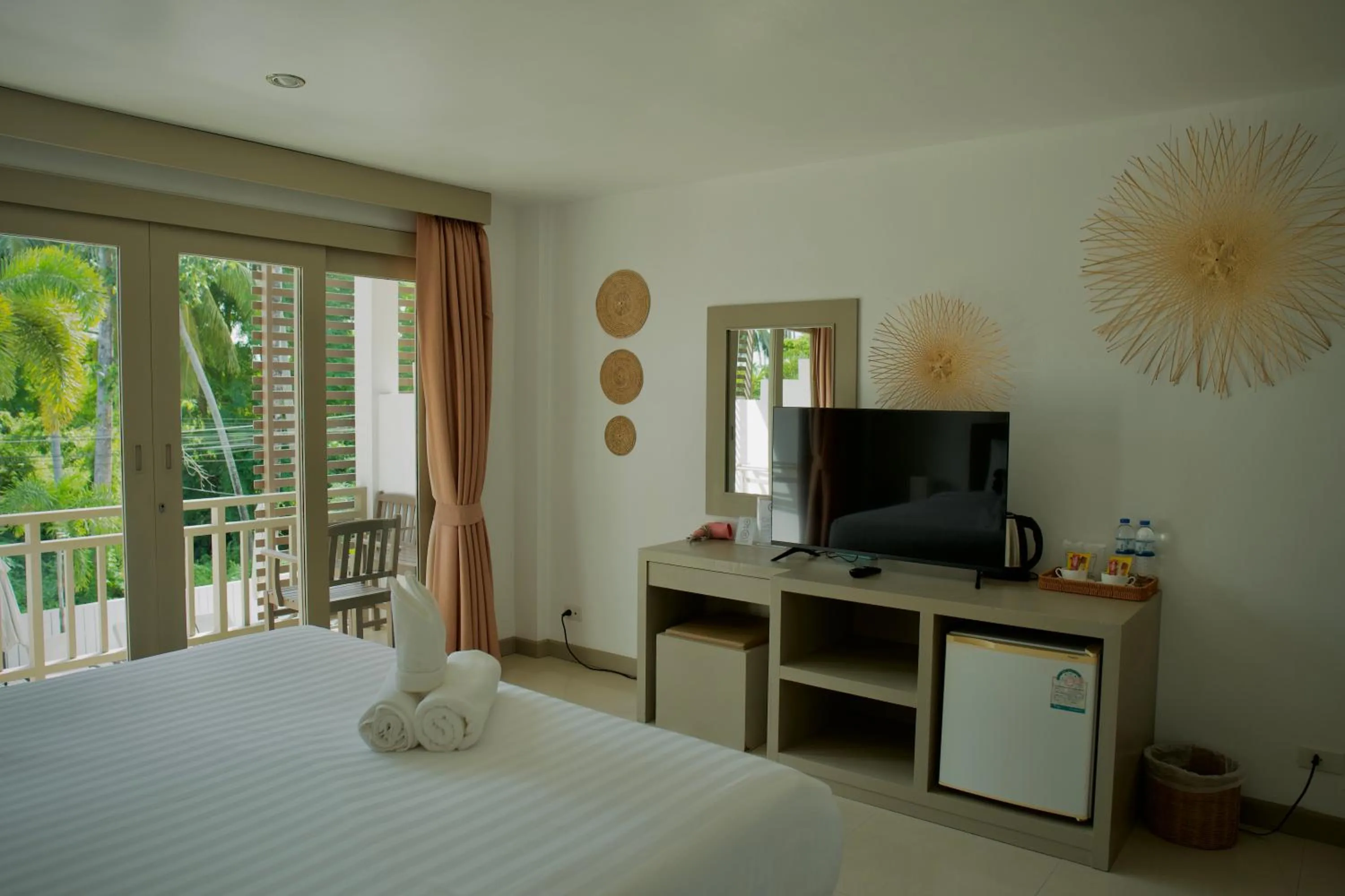 TV and multimedia, Bed in Ampha Place Hotel