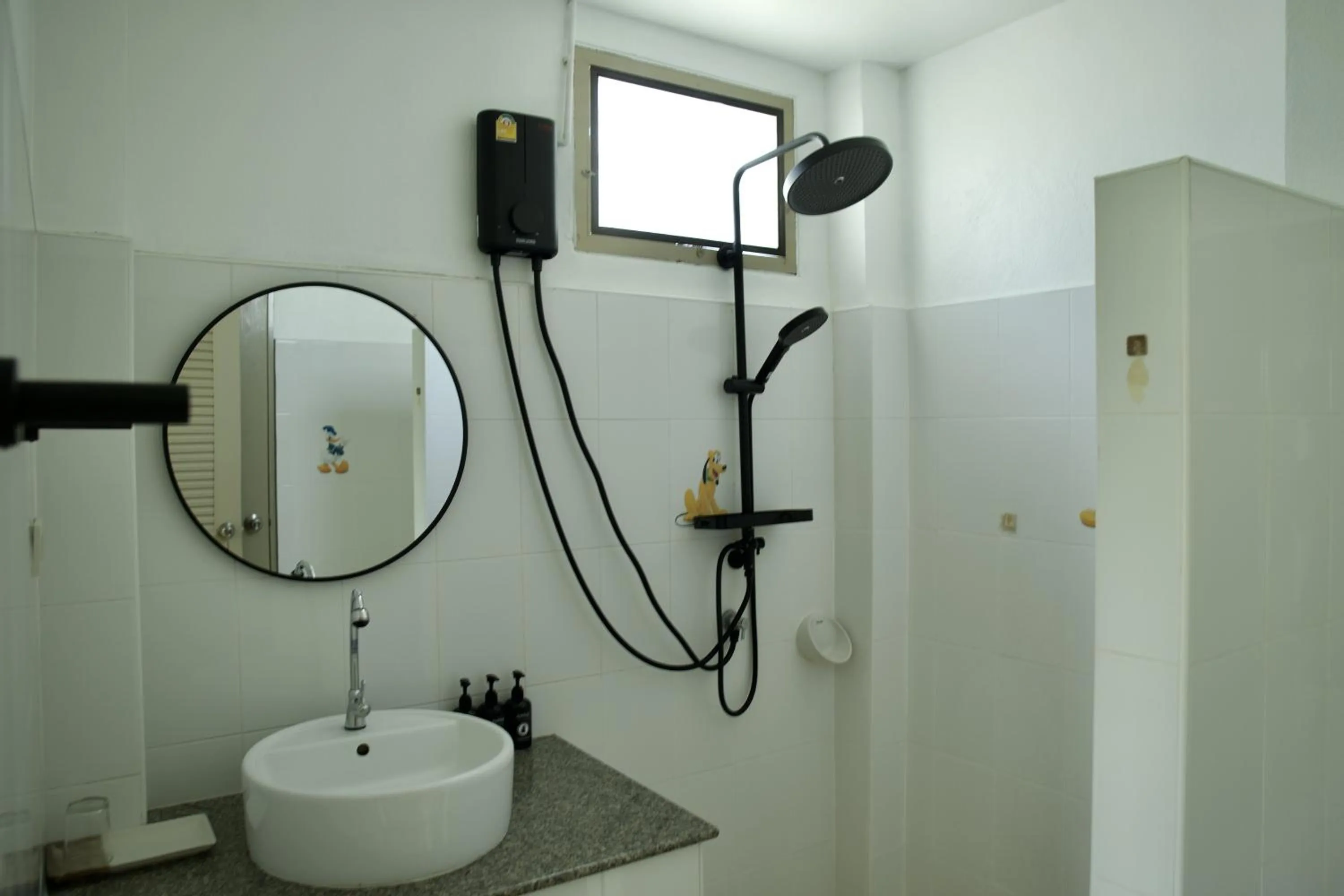 Shower in Ampha Place Hotel