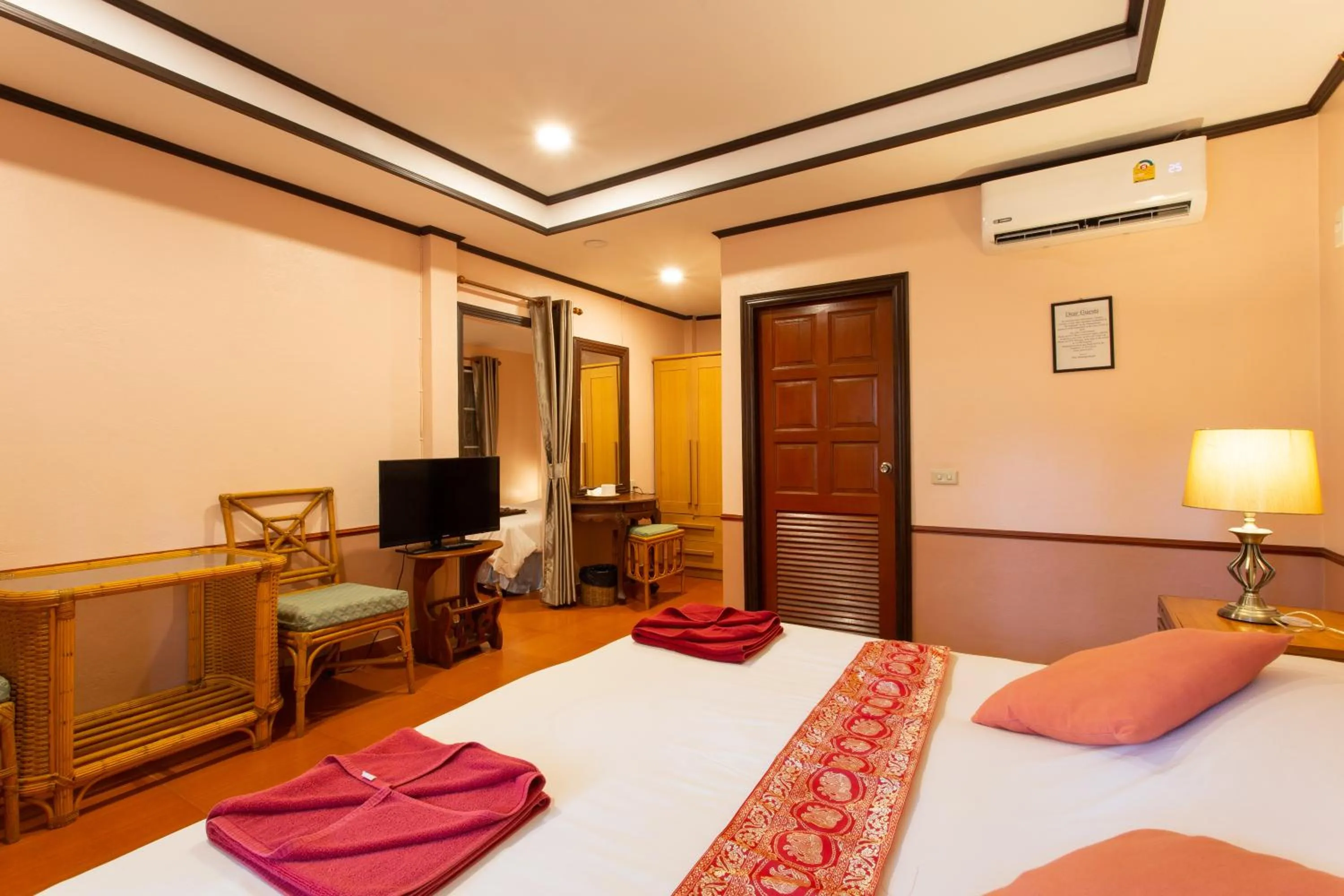 Bedroom, Bed in Harry's Bungalows