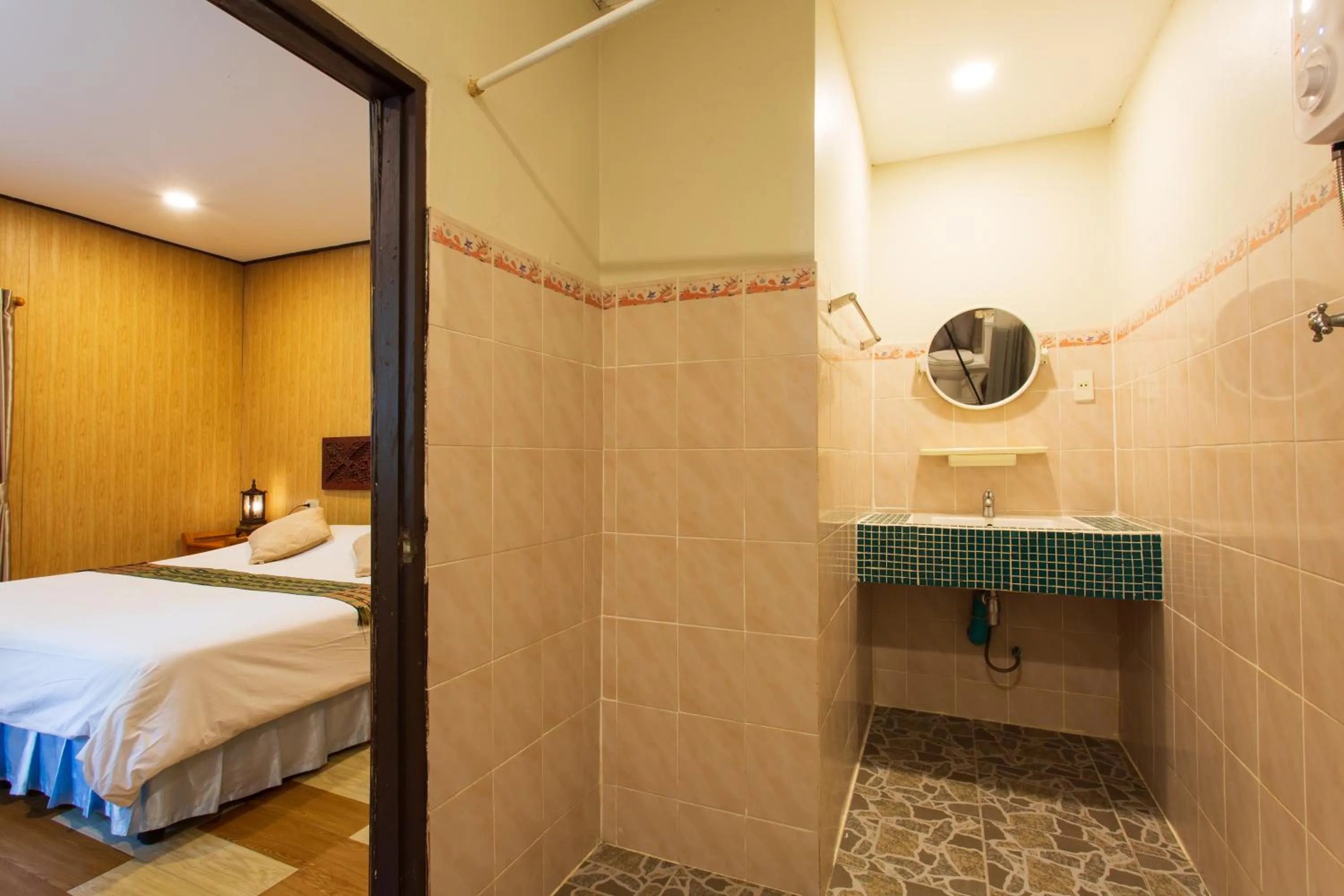 Bathroom, Bed in Harry's Bungalows