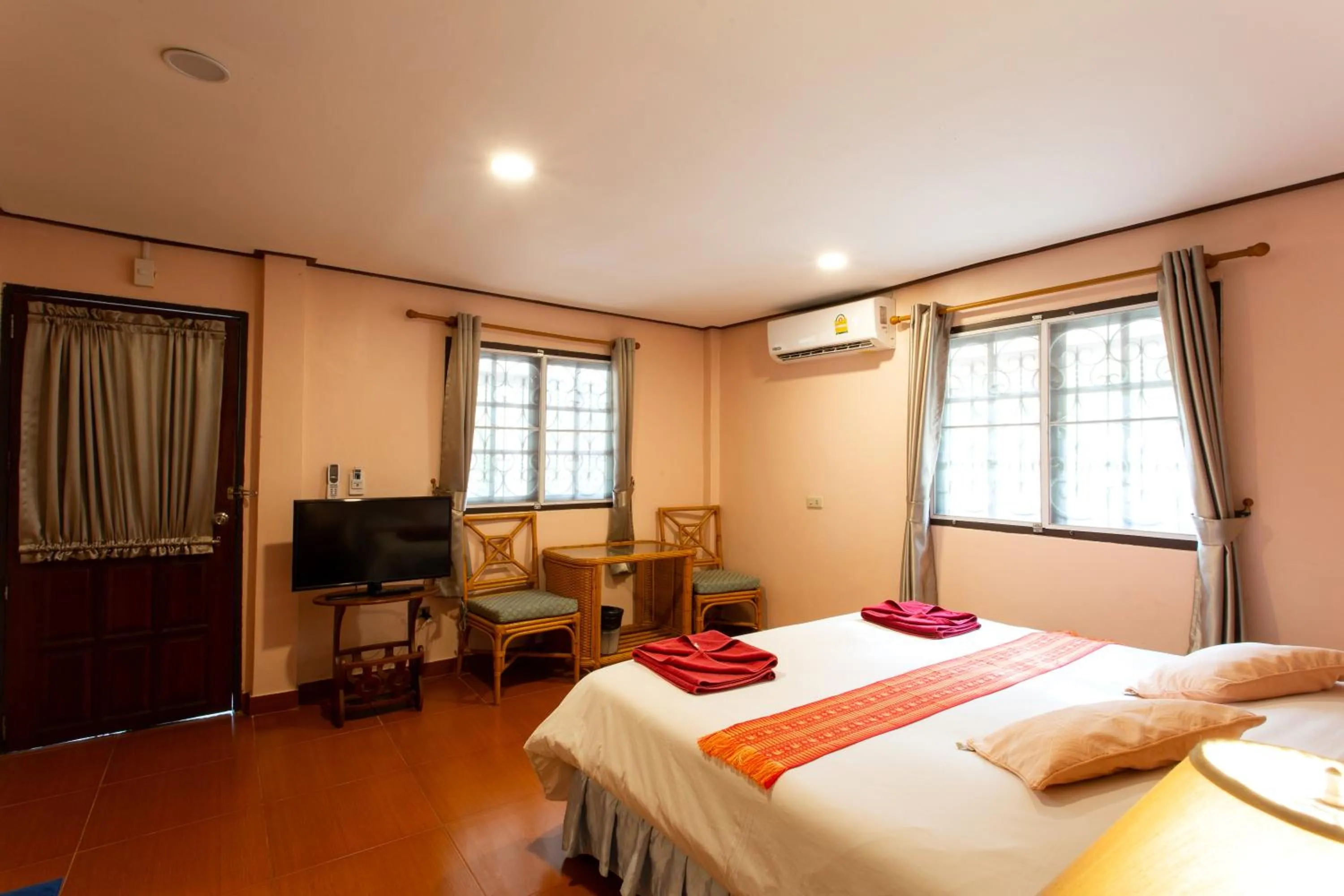 Bed in Harry's Bungalows