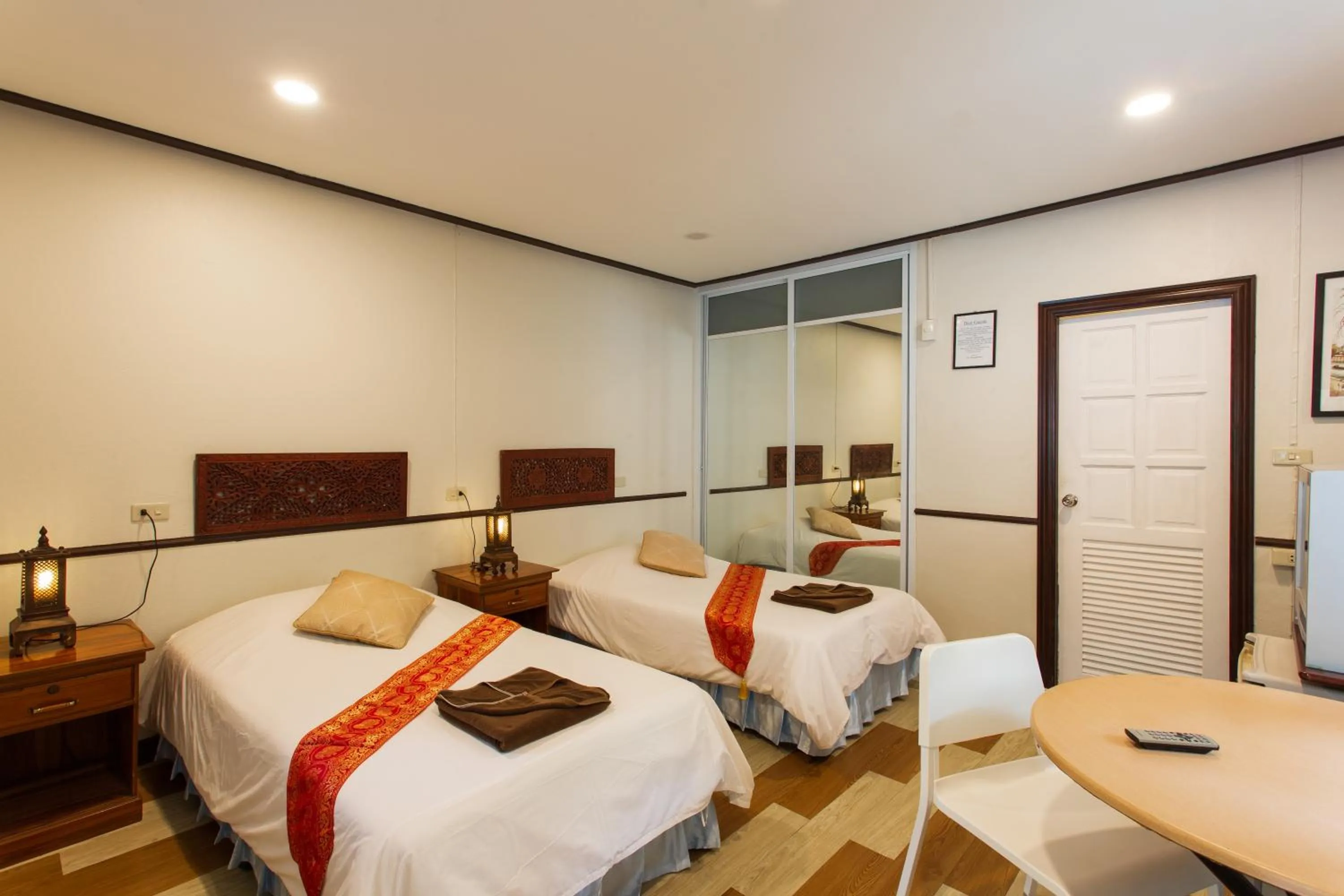 Bedroom, Bed in Harry's Bungalows