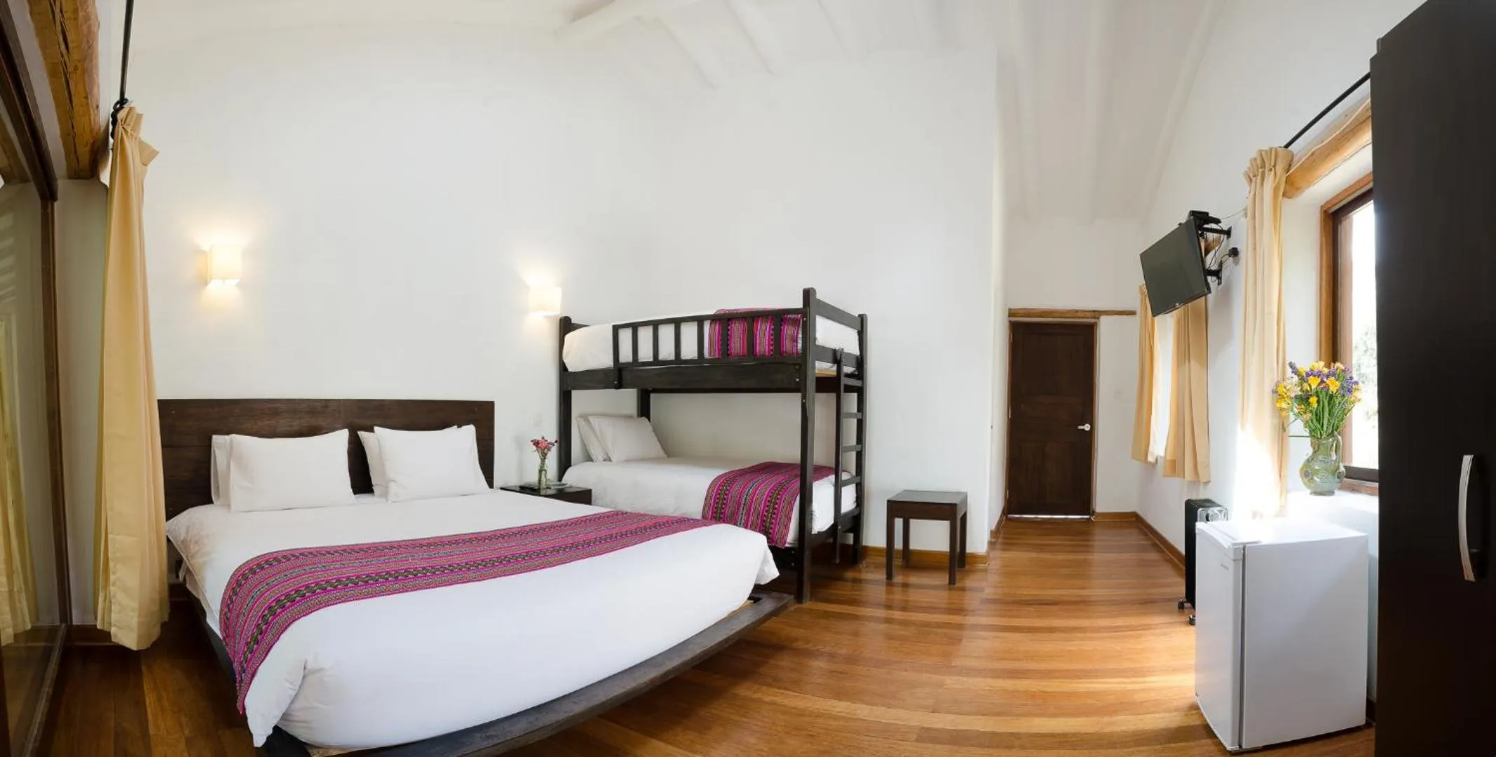 Photo of the whole room, Bed in Bamboo Lodge Sacred Valley