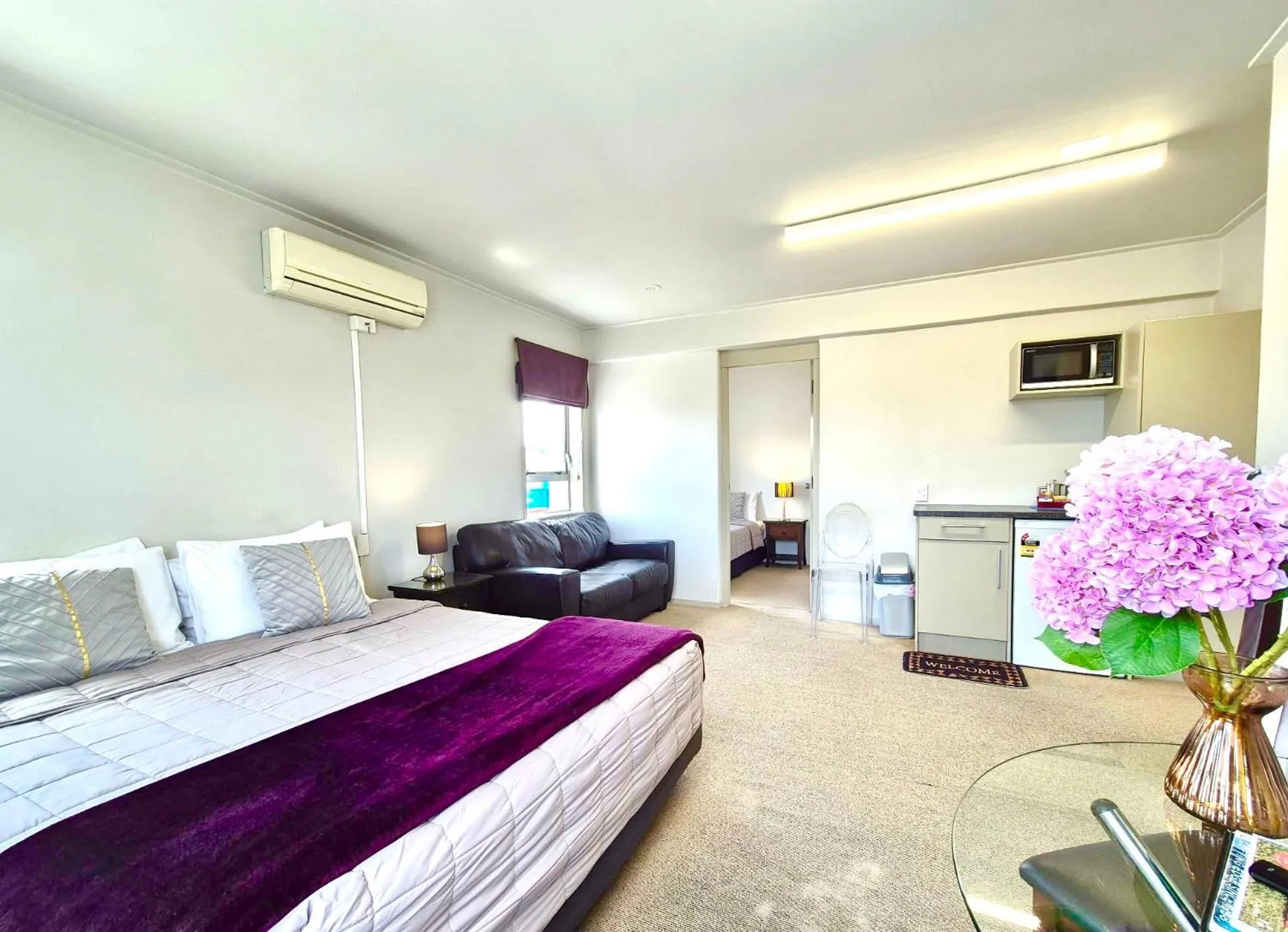 Bed in Absolute Lake View Motel