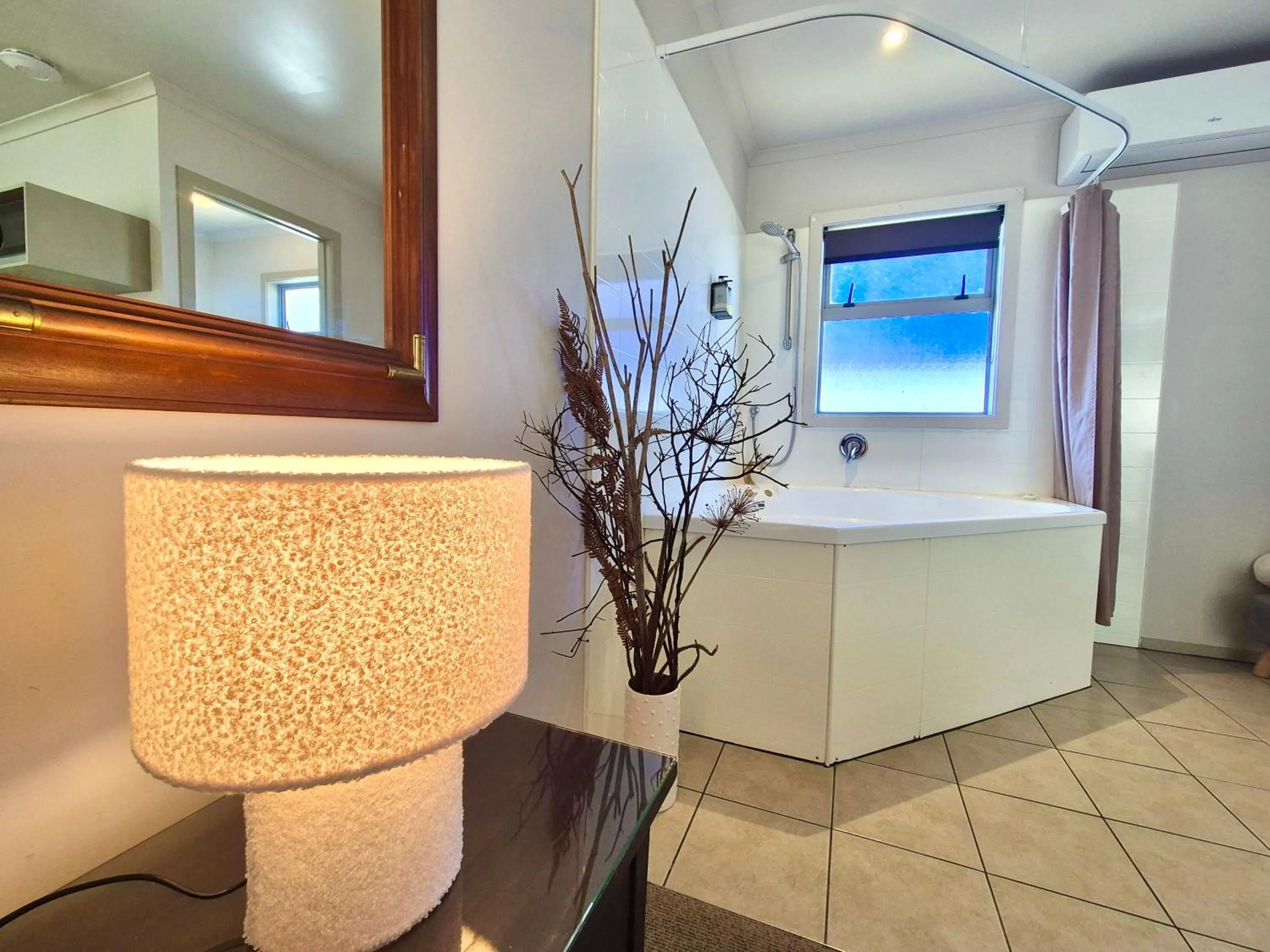 Absolute Lake View Motel