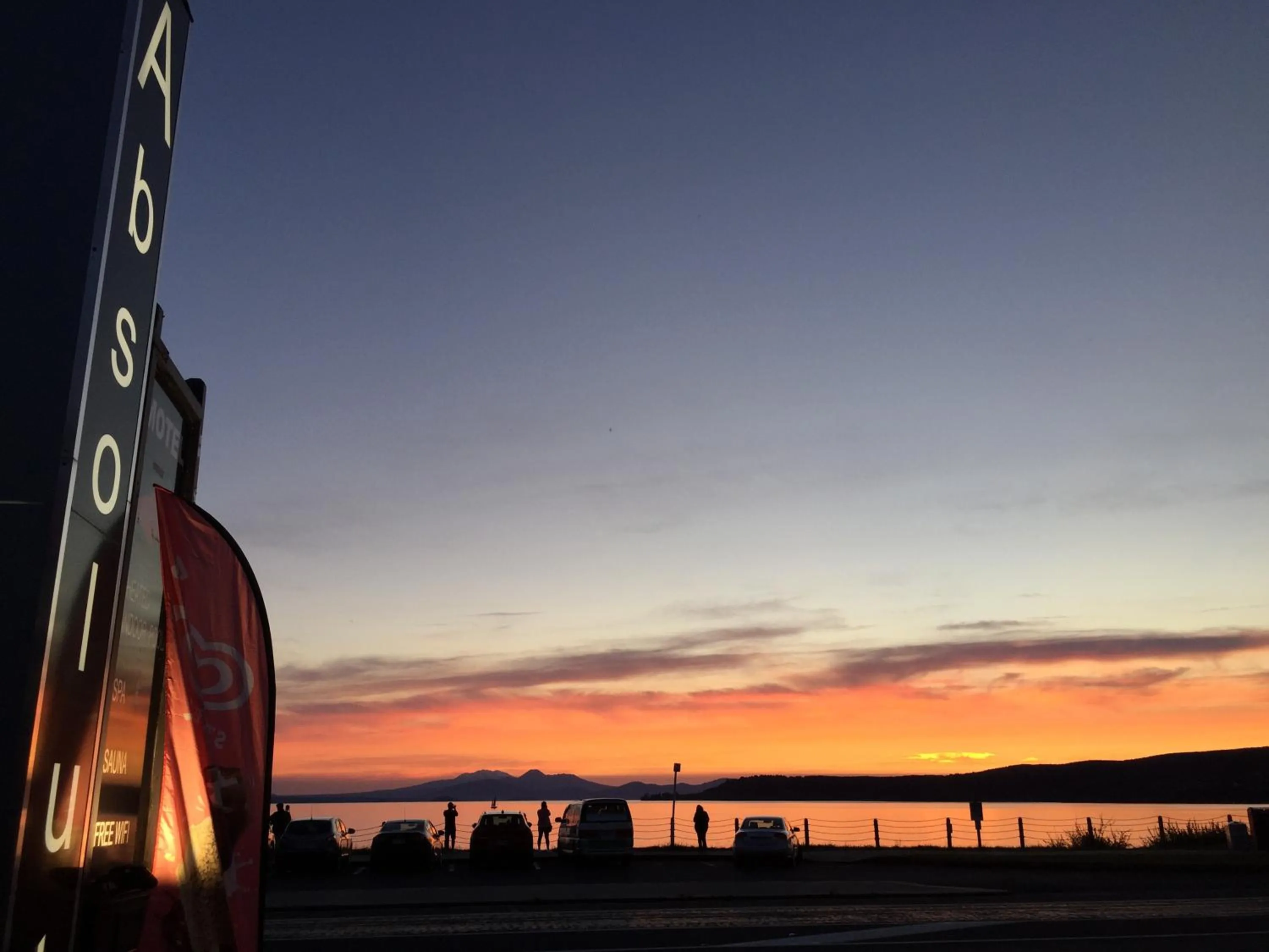 Sunset in Absolute Lake View Motel