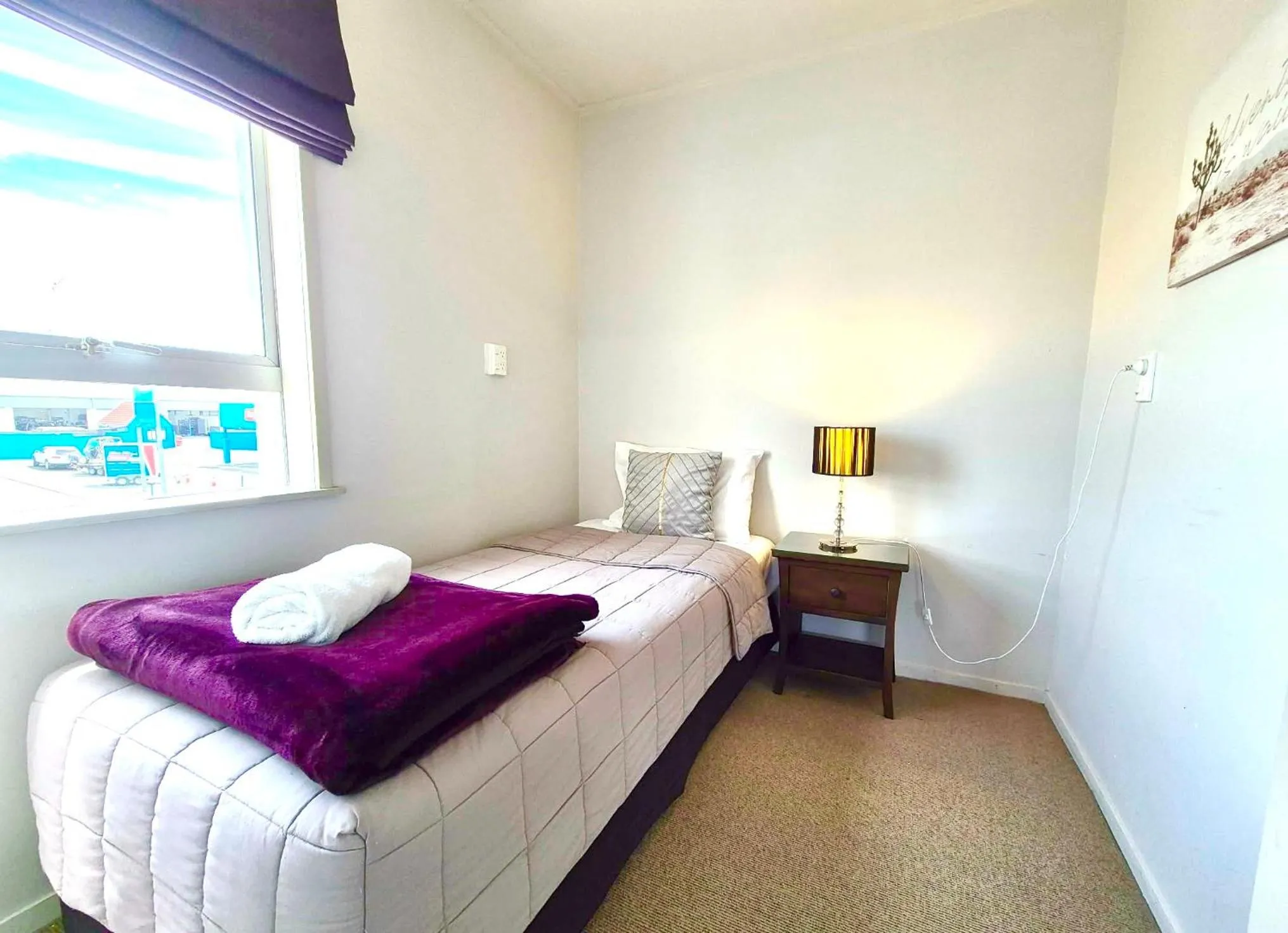 Bed in Absolute Lake View Motel