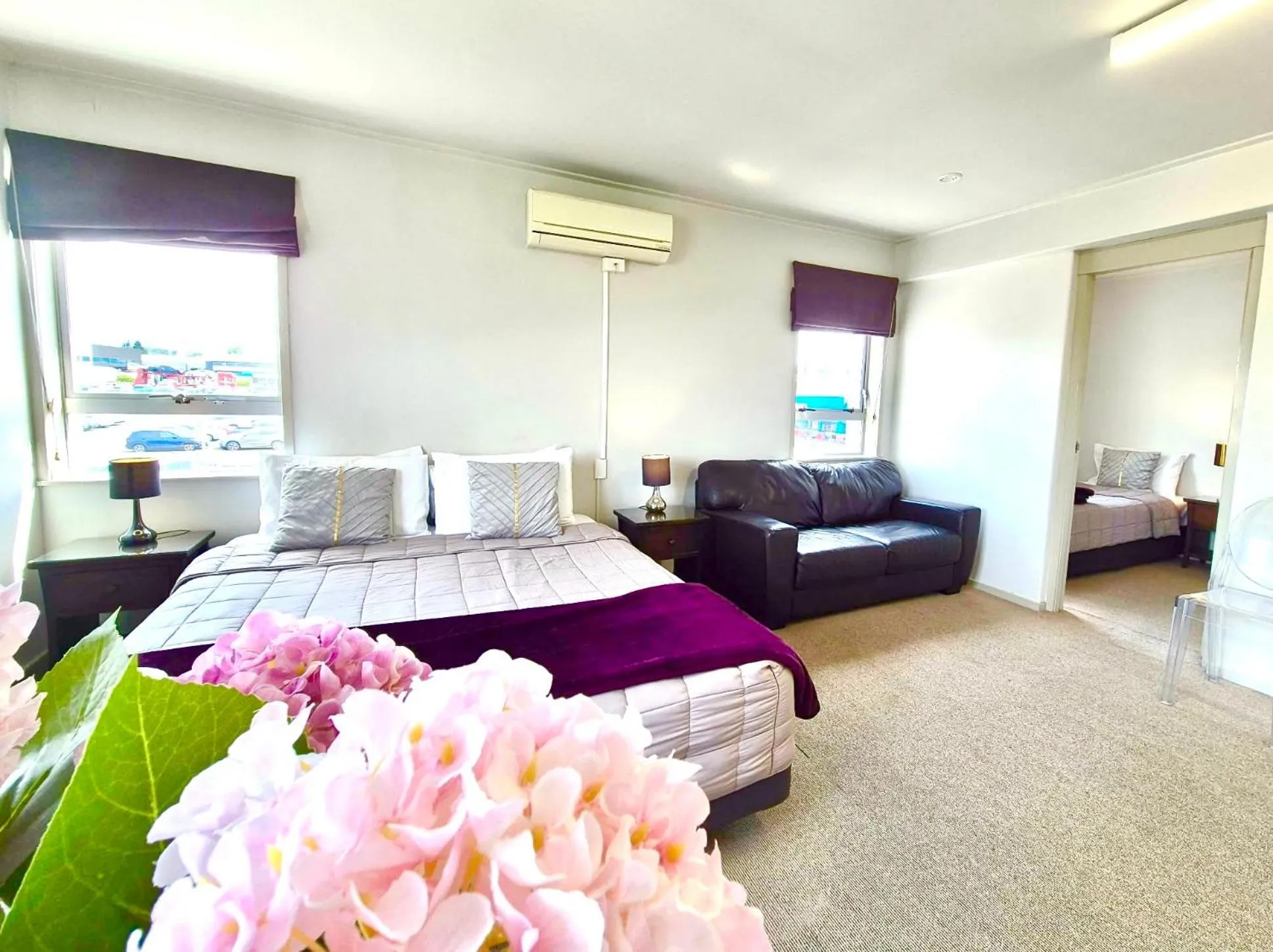 Bed in Absolute Lake View Motel