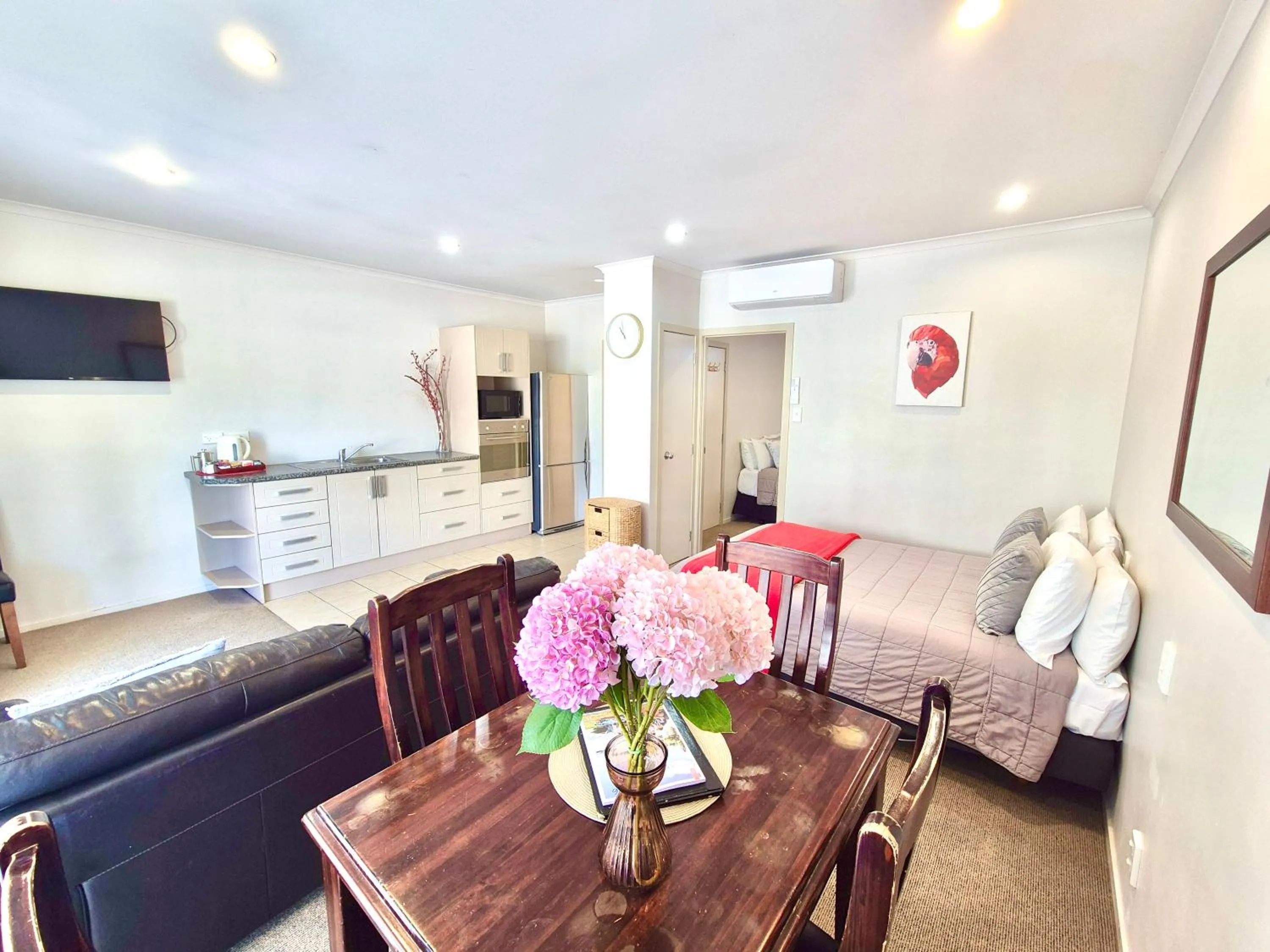 Absolute Lake View Motel