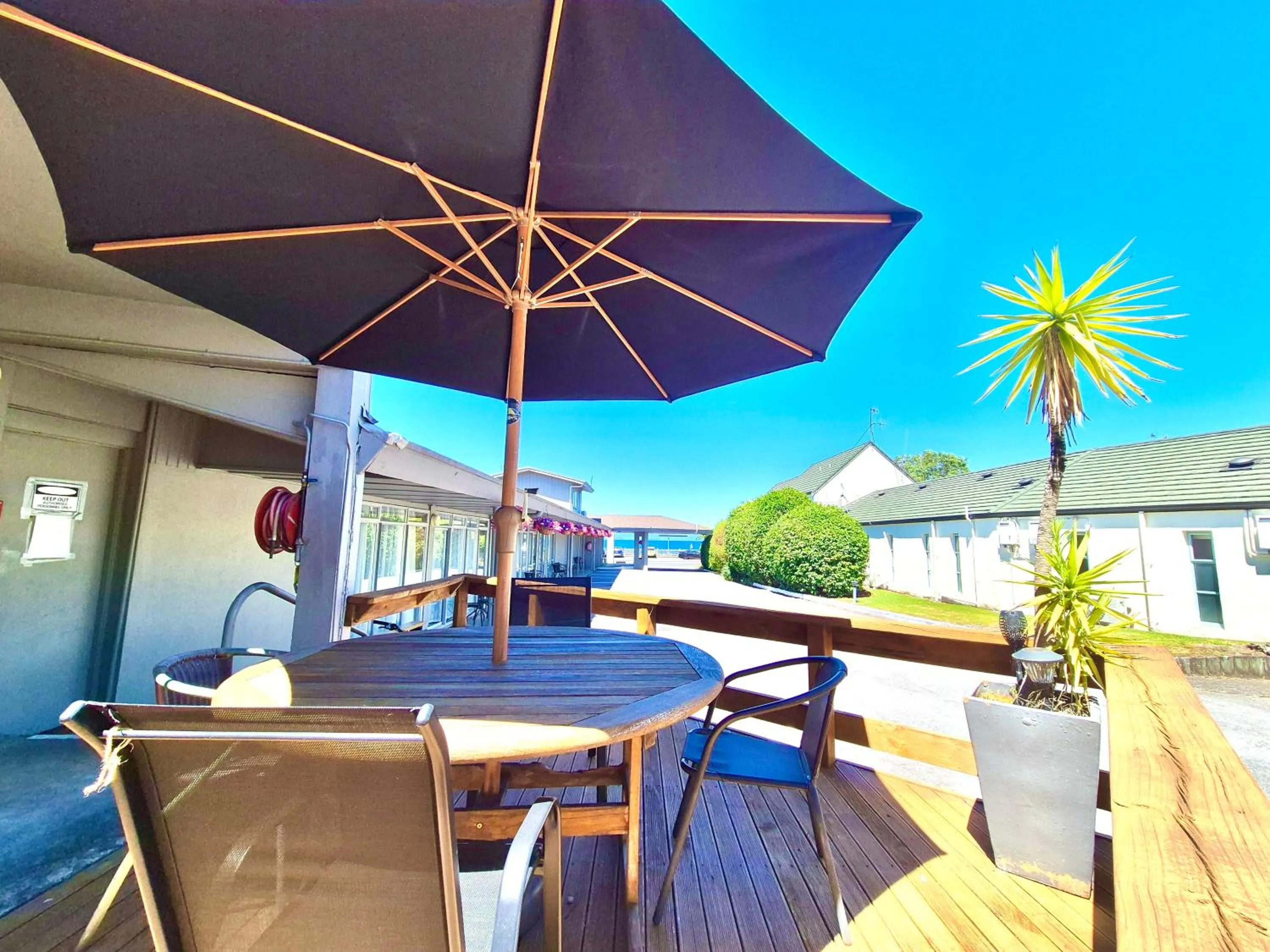 Absolute Lake View Motel