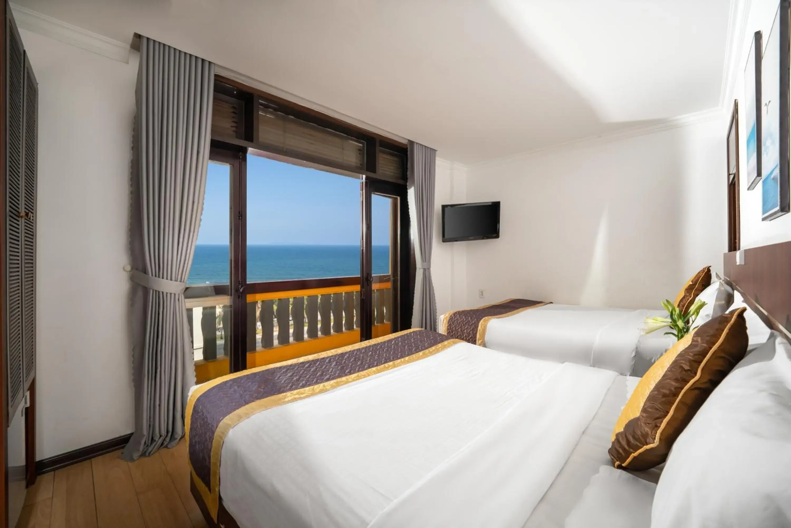 Family Room with Balcony in Zenta Sea View Hotel Family Room with Balcony in Zenta Sea View Hotel