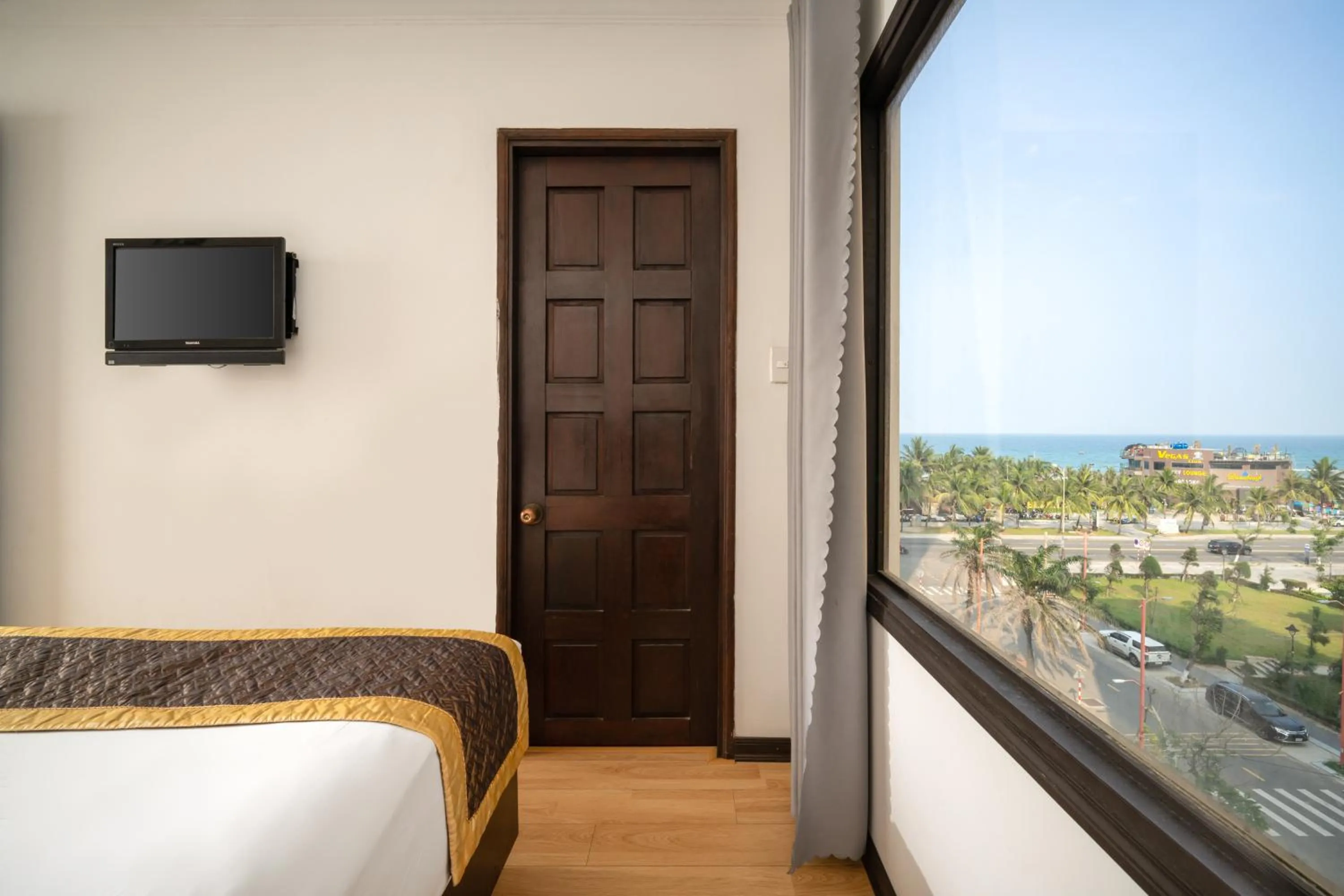 Communal lounge/ TV room, Bed in Zenta Sea View Hotel