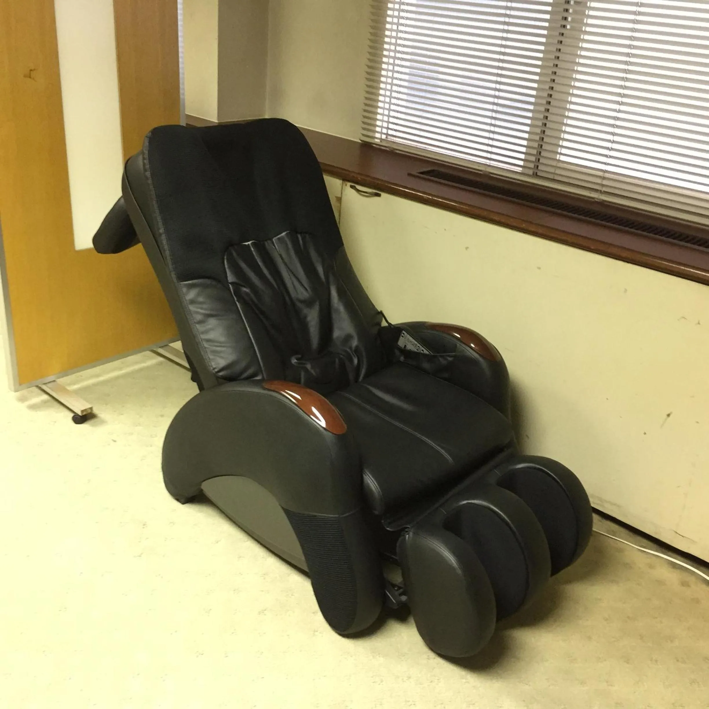 Communal lounge/ TV room in Hotel Crown Hills Kofu