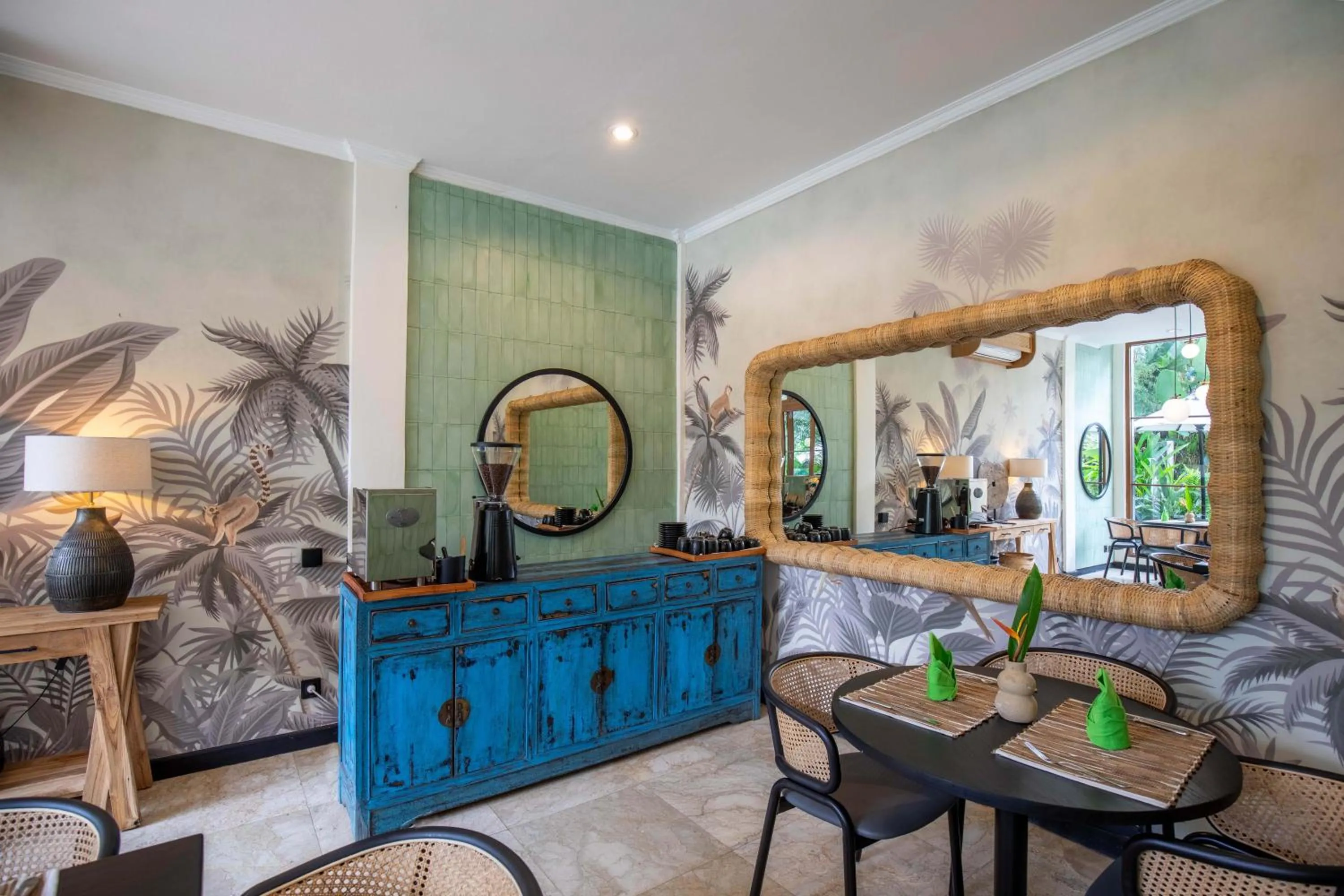 Restaurant/places to eat in Suara Air Luxury Villa Ubud