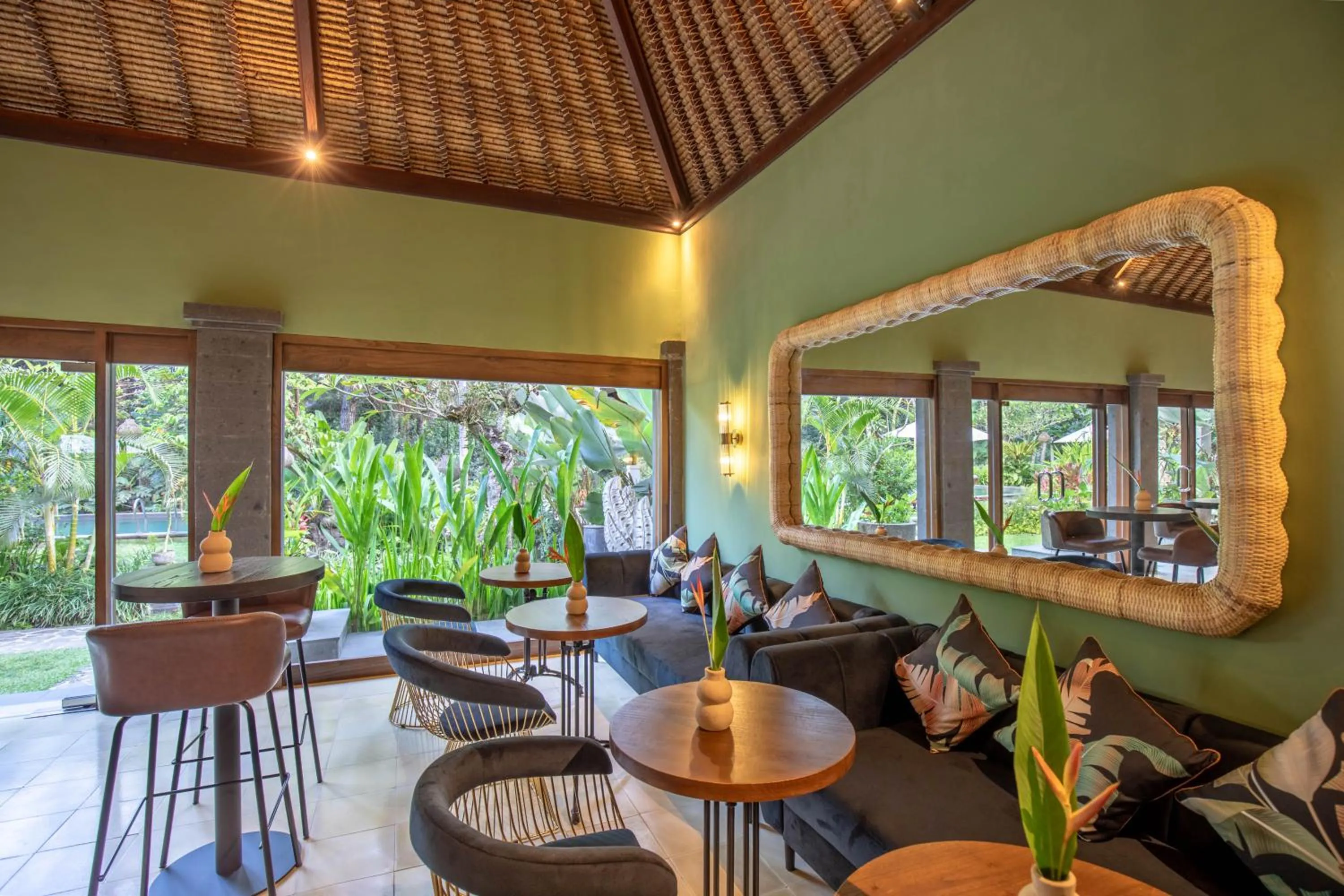 Lounge or bar in Suara Air Luxury Villa Ubud