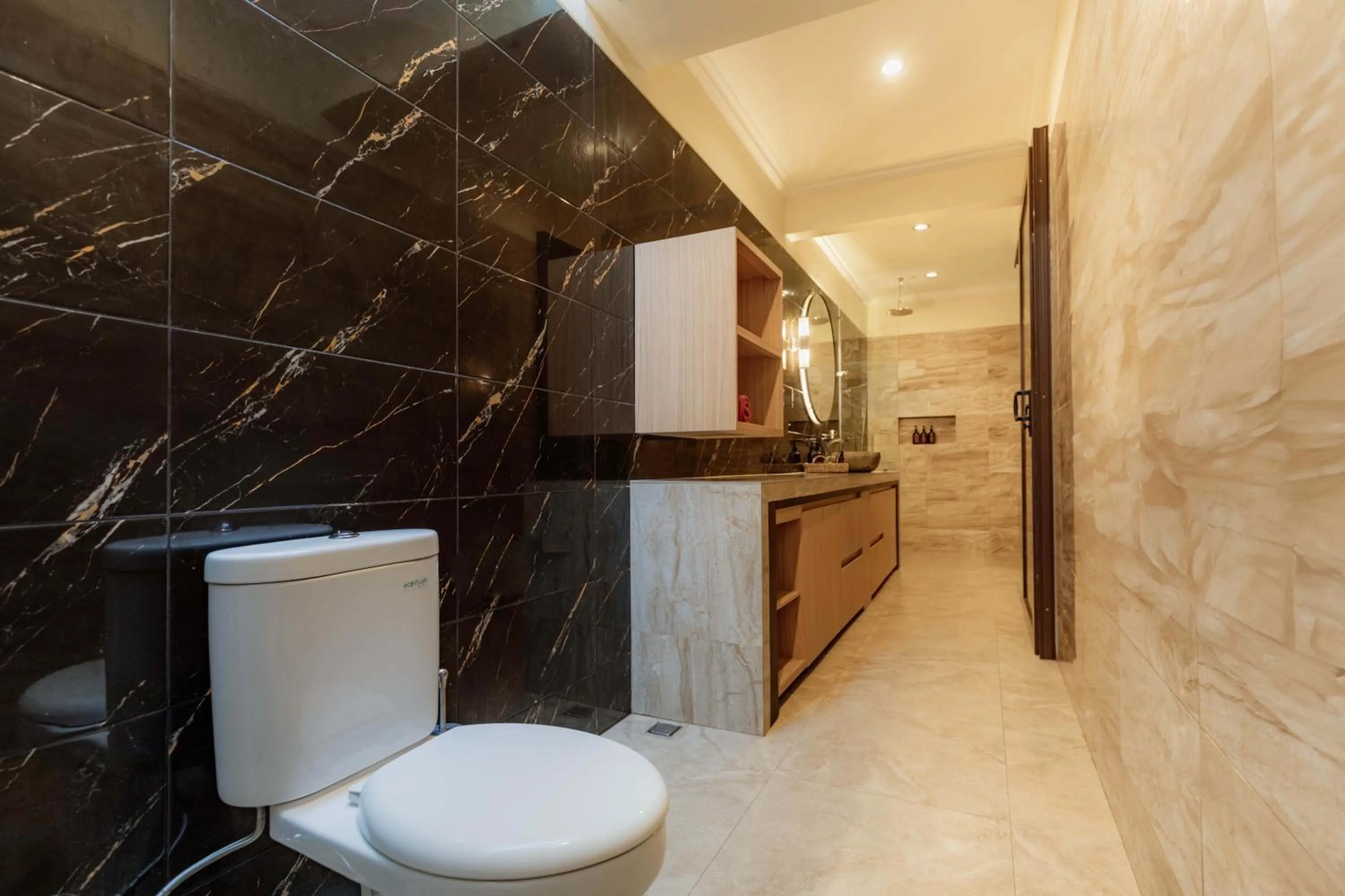 Toilet in Suara Air Luxury Villa Ubud