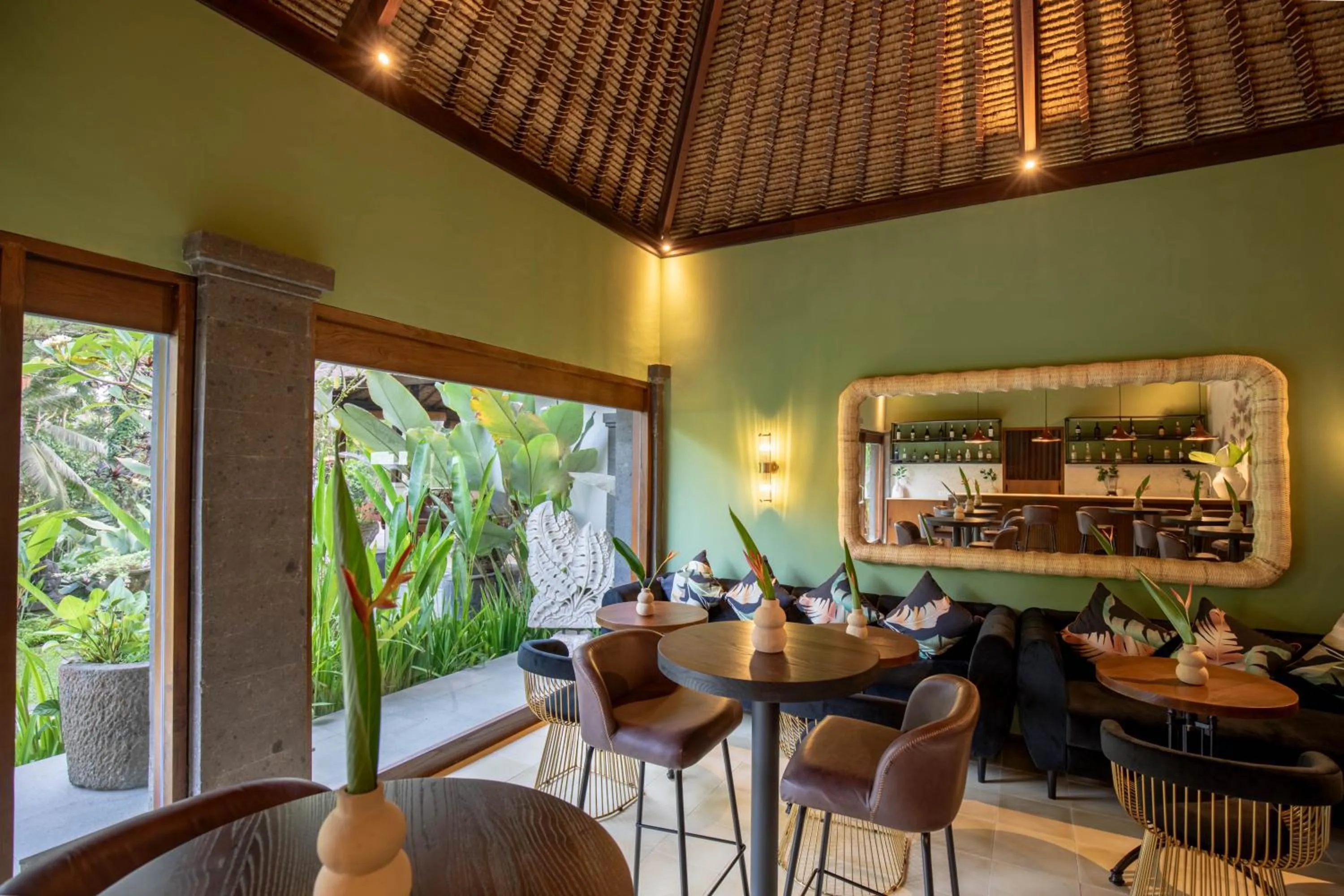Lounge or bar in Suara Air Luxury Villa Ubud