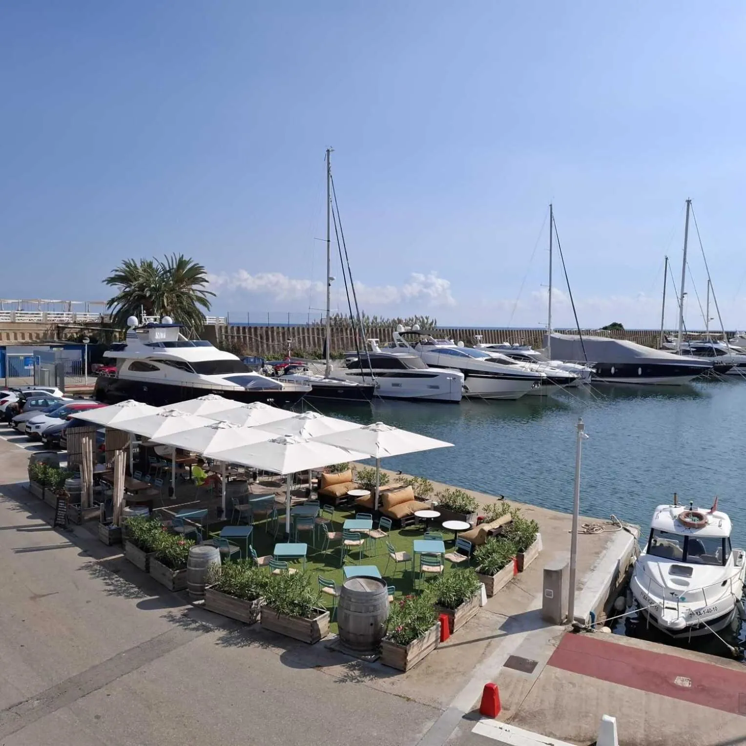 Restaurant/places to eat in Terrassa de Mar Apartment