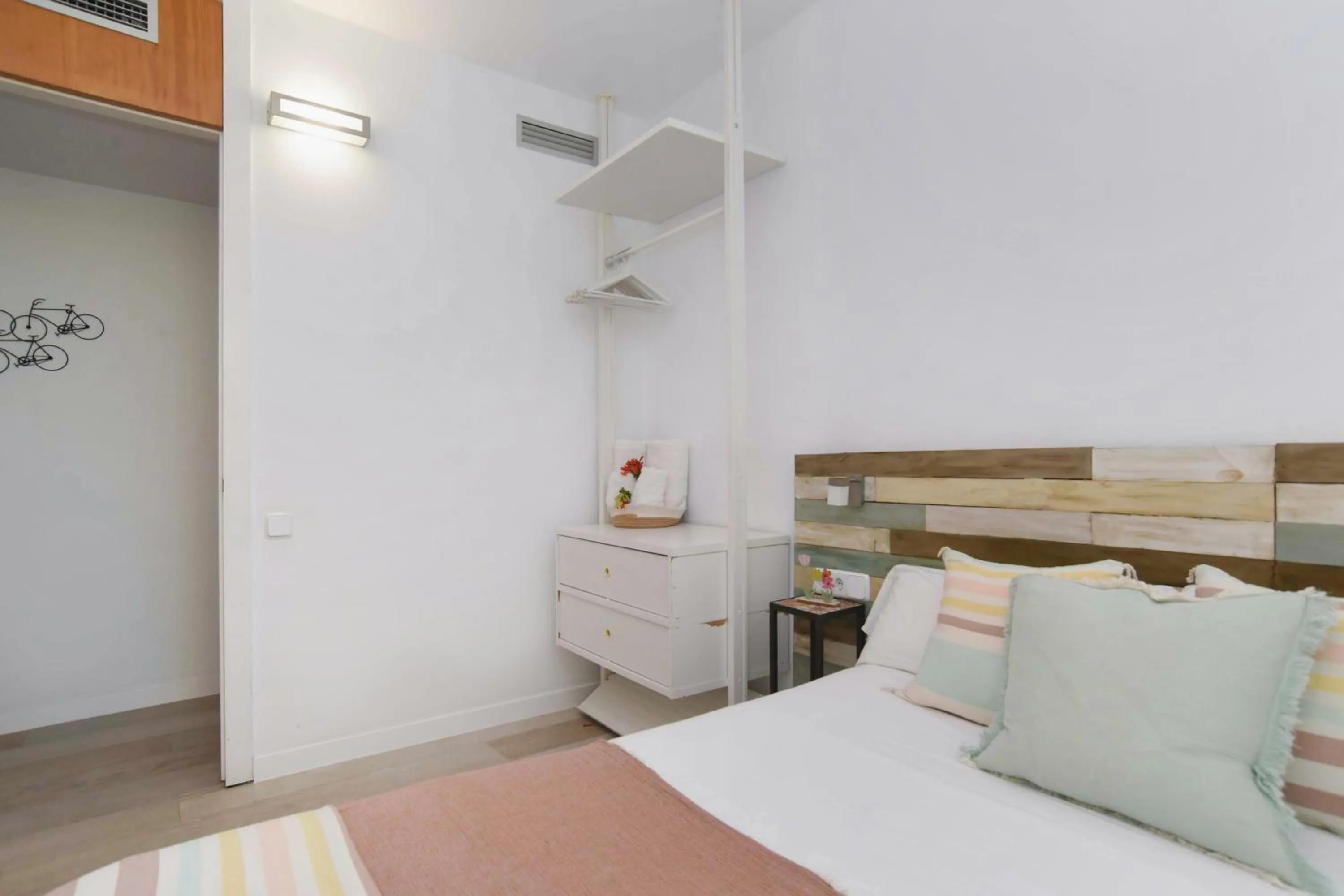 wardrobe, Bed in Terrassa de Mar Apartment