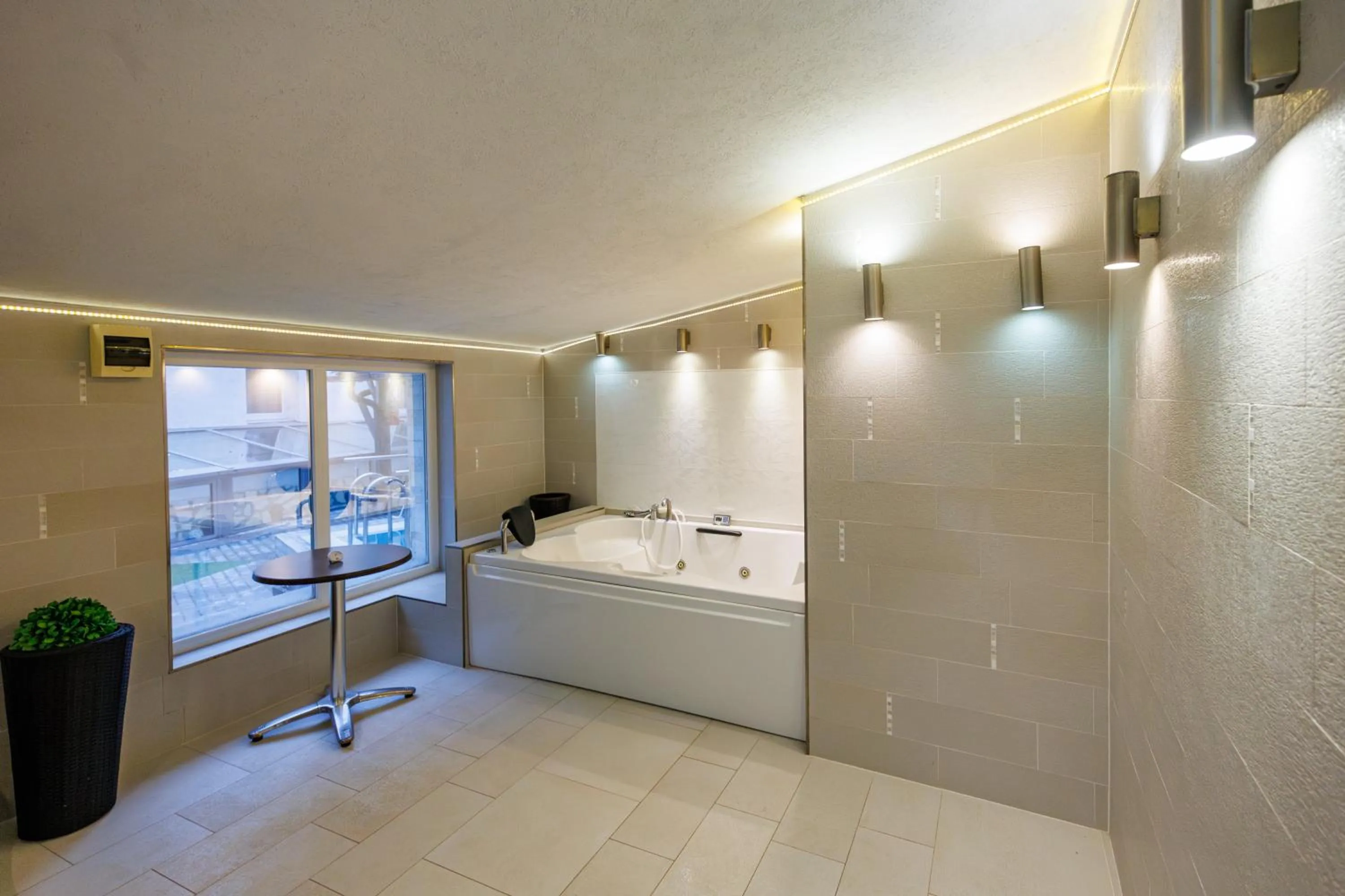 Spa and wellness centre/facilities in Bástya Konferencia és Wellness Hotel